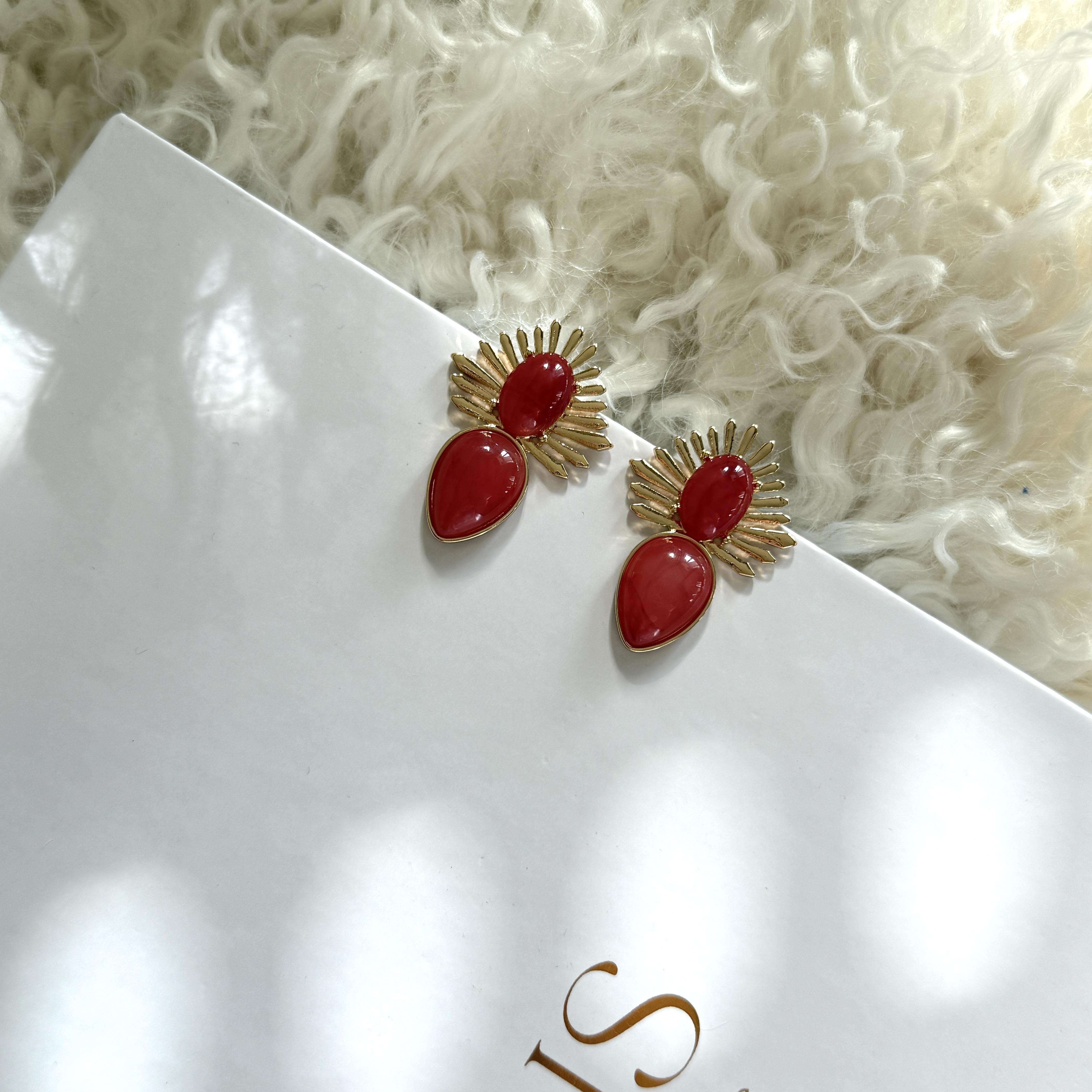 Gold Detaylı Kırmızı Mineli Küpe