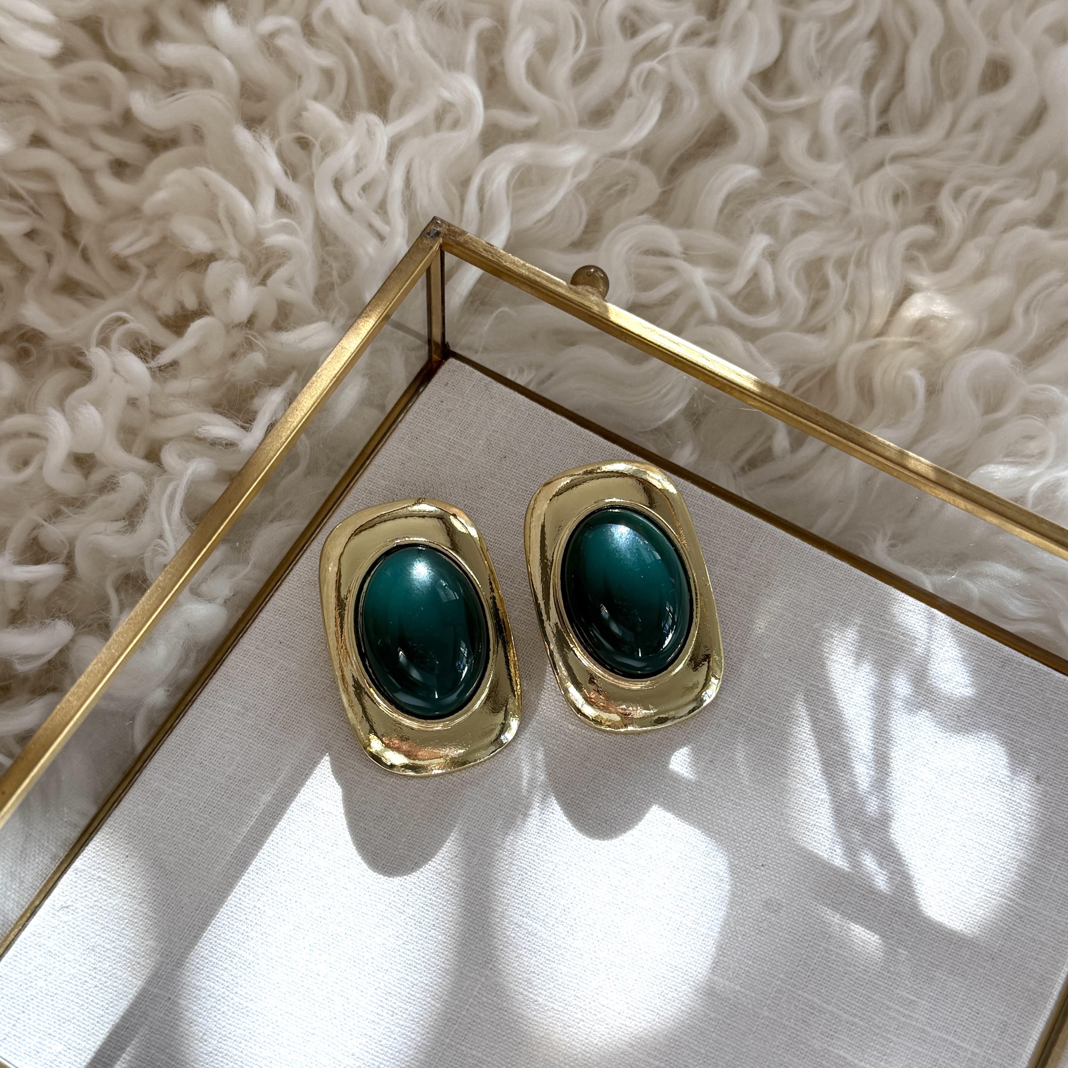 Gold Detaylı Oval Yeşil Vintage Küpe