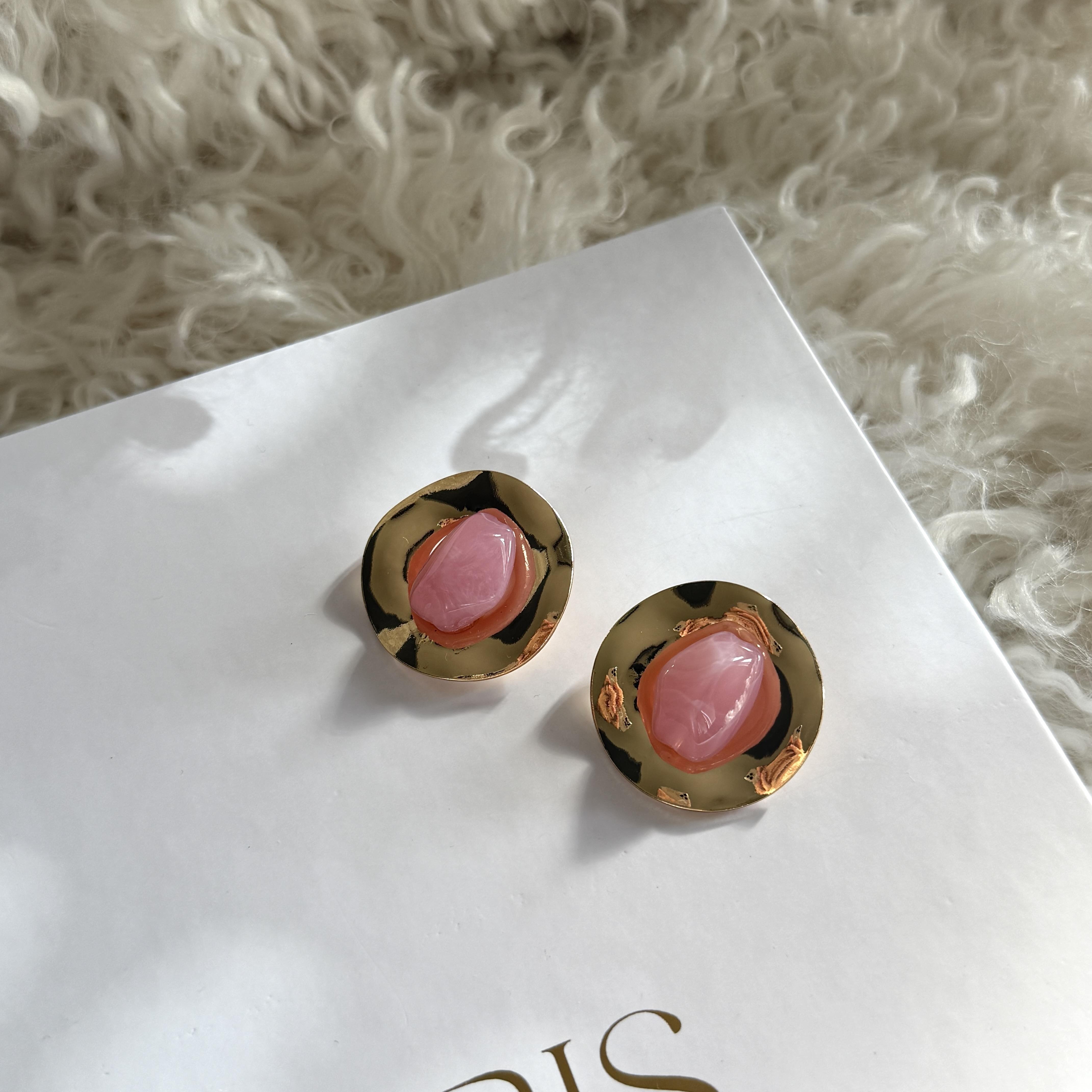 Gold Detaylı Pembe Boncuk Küpe