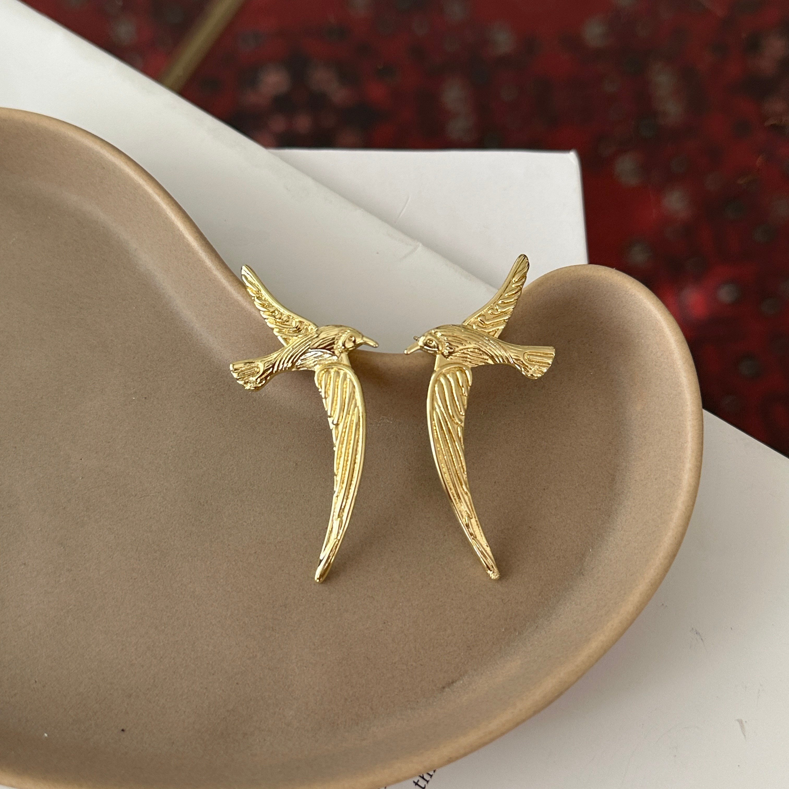 Gold Dokulu Kırlangıç Küpe