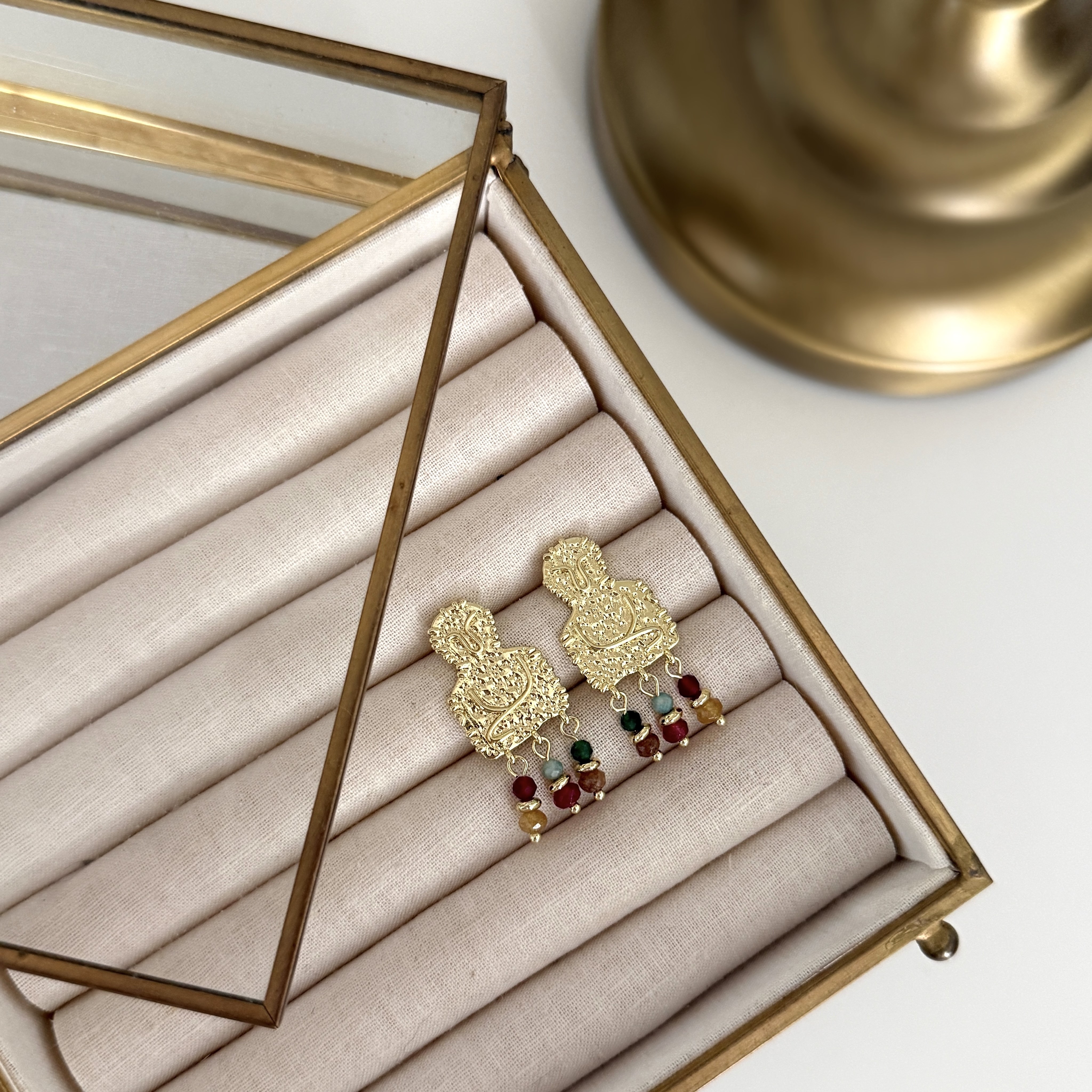 Gold Ezme Boncuklu Küpe