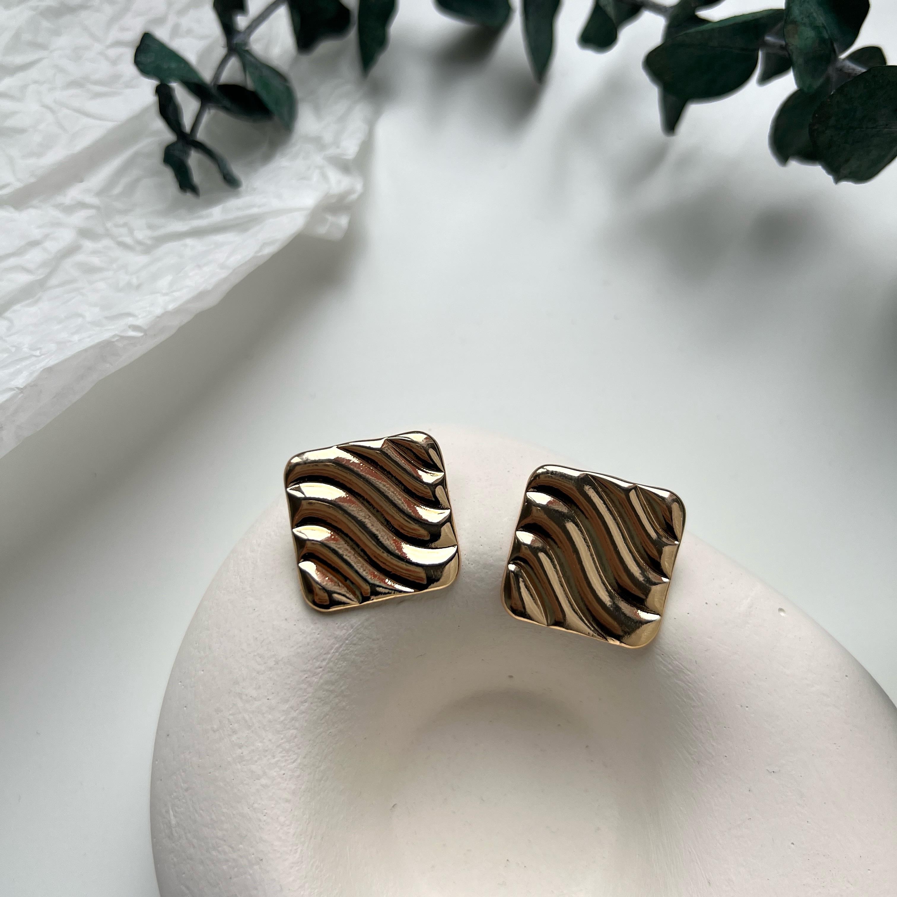 Gold Kare Dalgalı Küpe