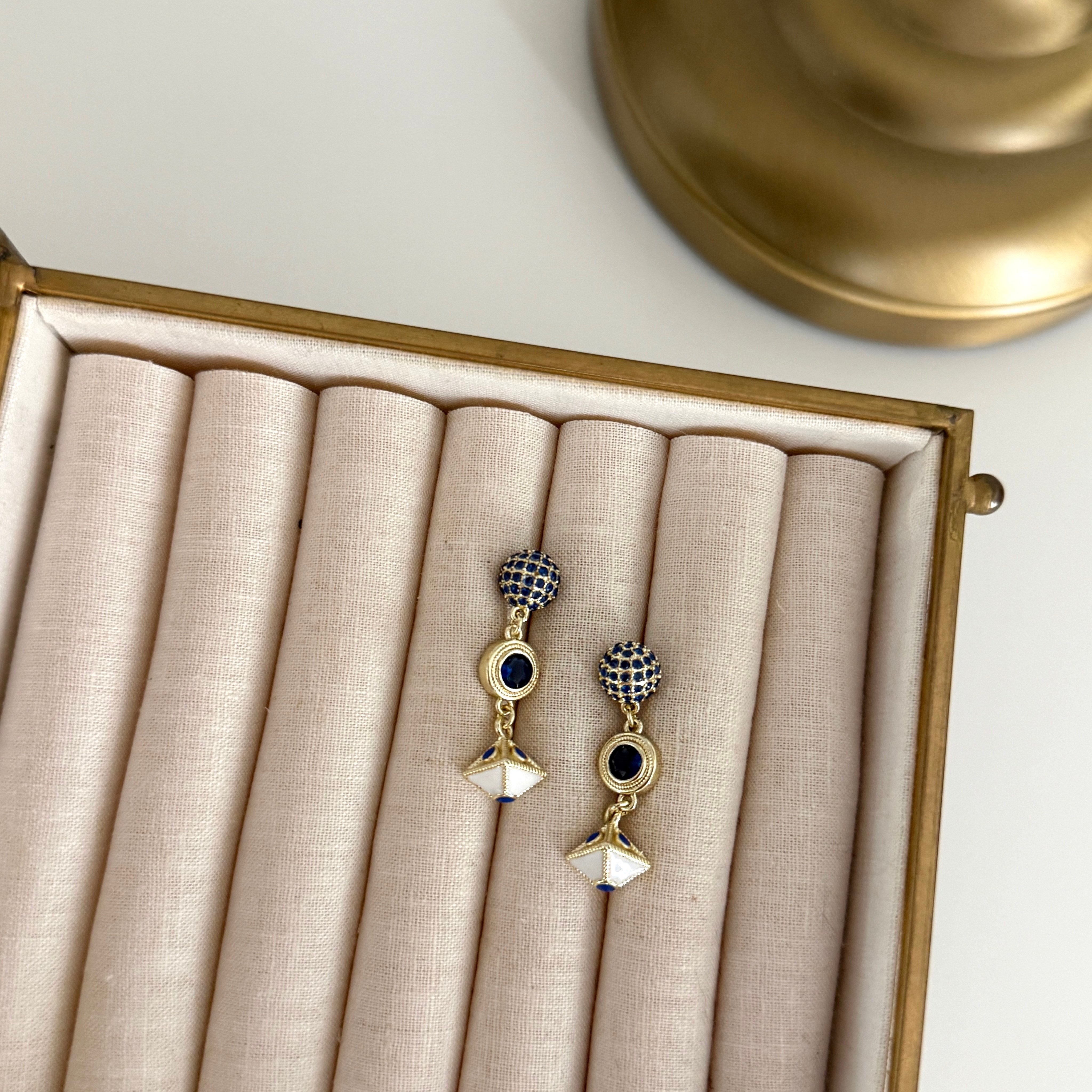 Gold Lacivert Taşlı Tasarım Küpe
