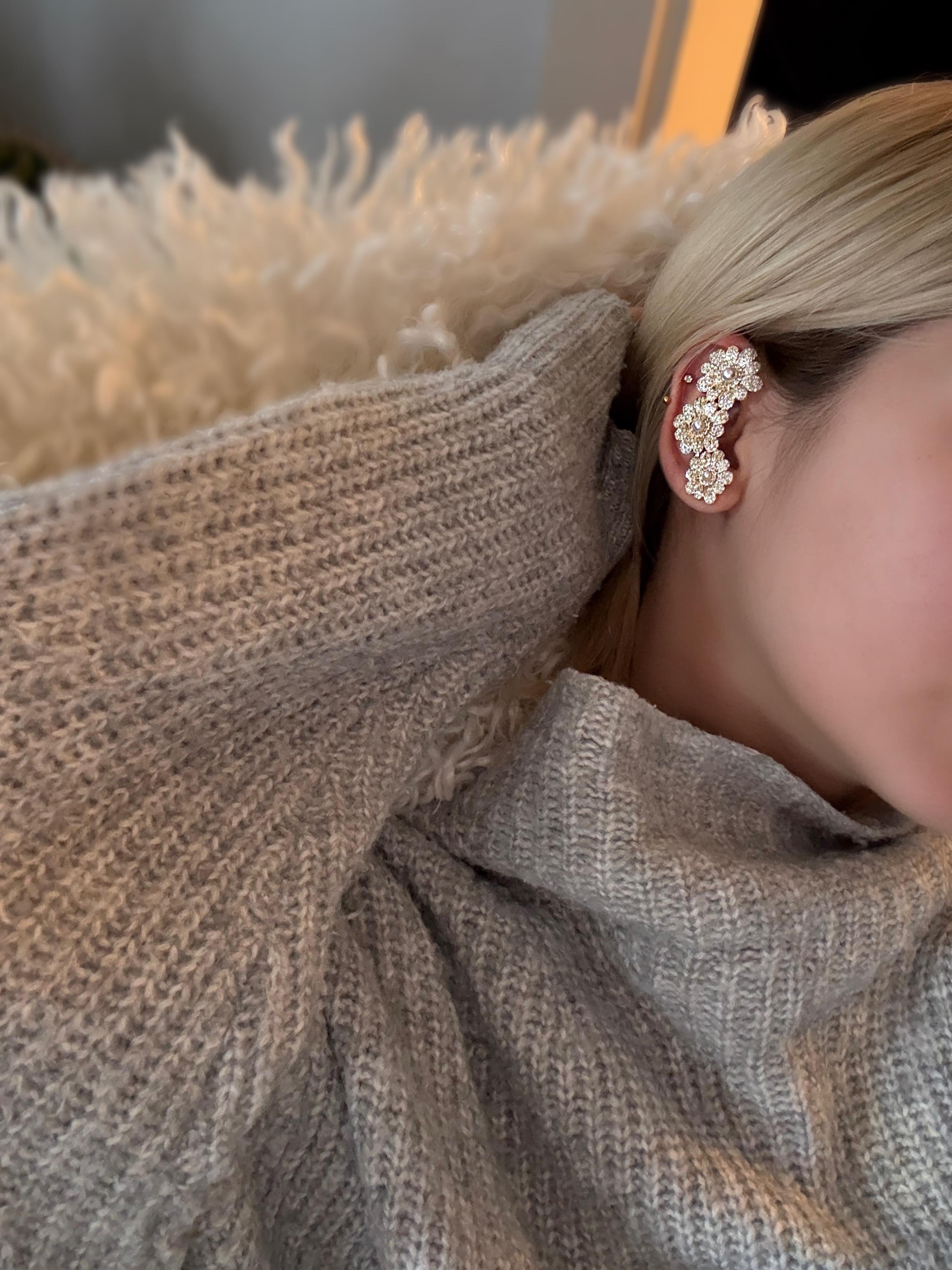 Gold Marka Taşlı Çiçek Earcuff Sol