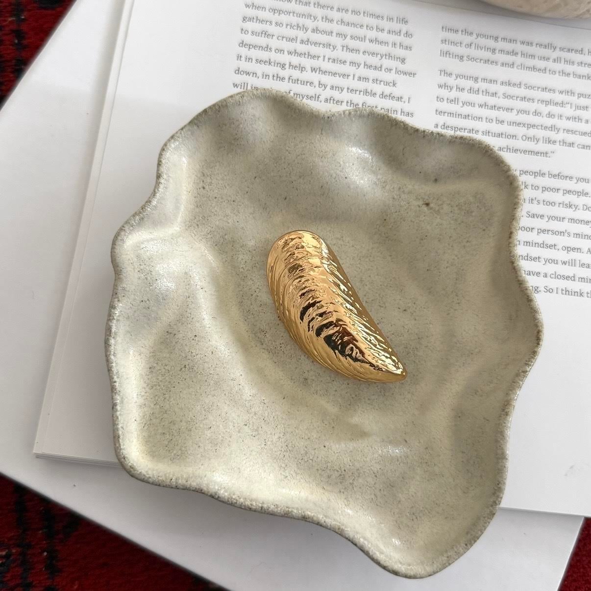 Gold Midye Broş