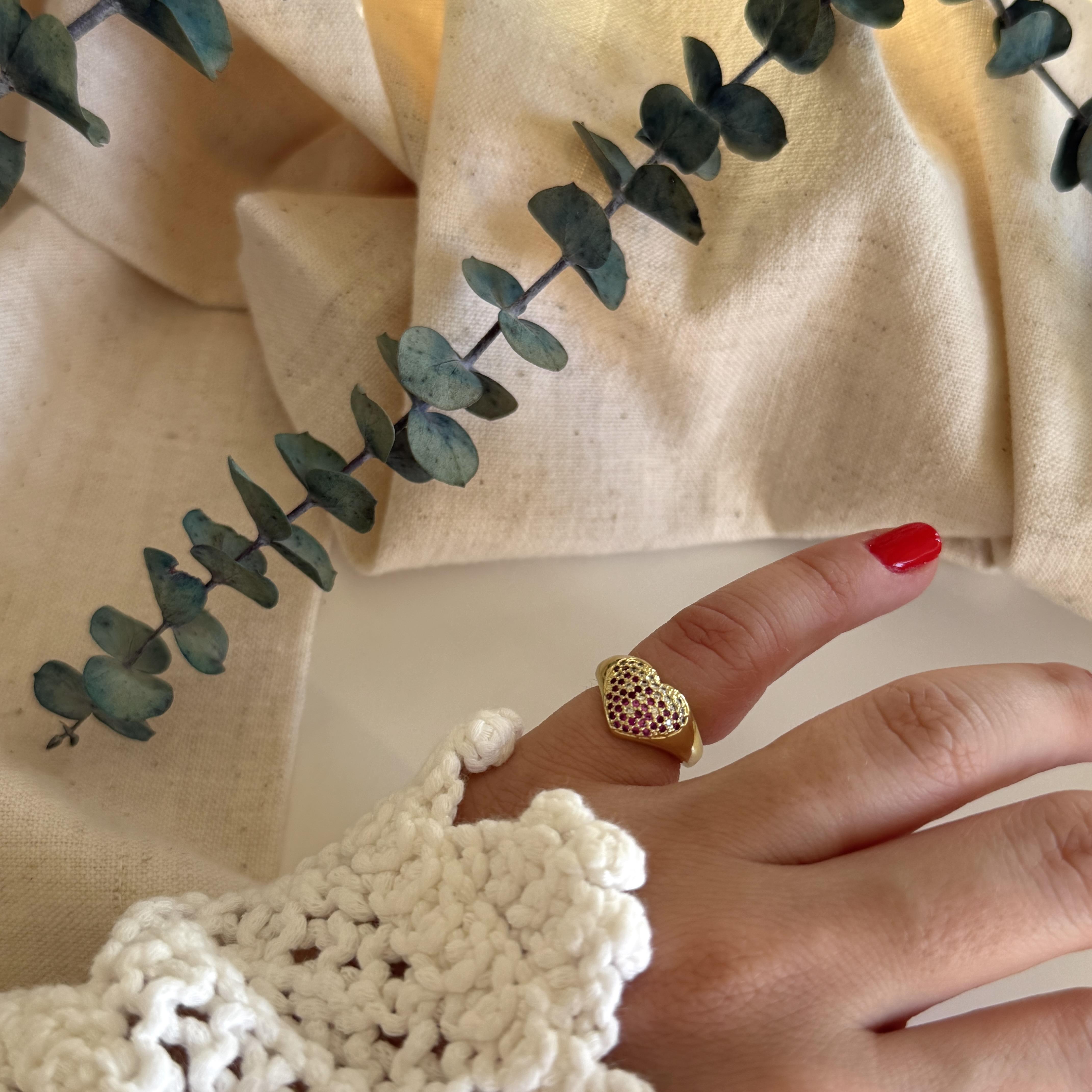 Gold Pembe Taşlı Kalp Serçe Yüzük