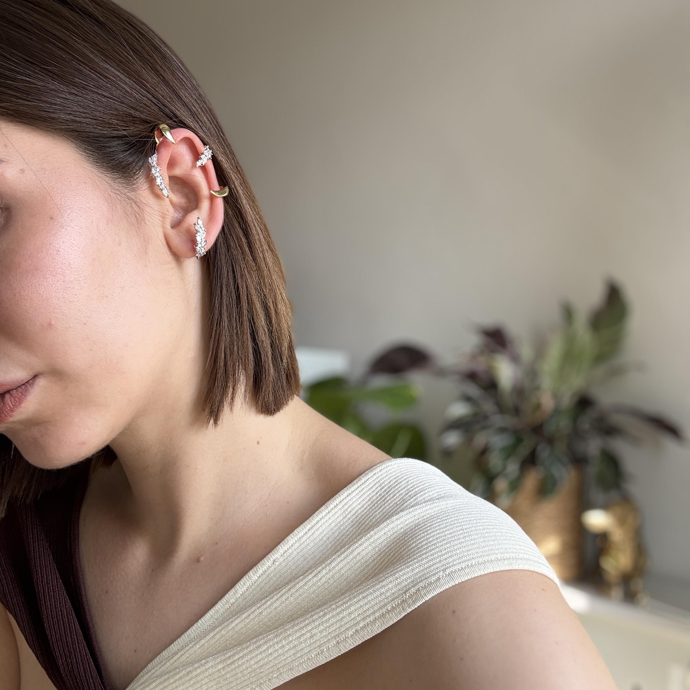 Gold Taş Detaylı Tasarım Earcuff