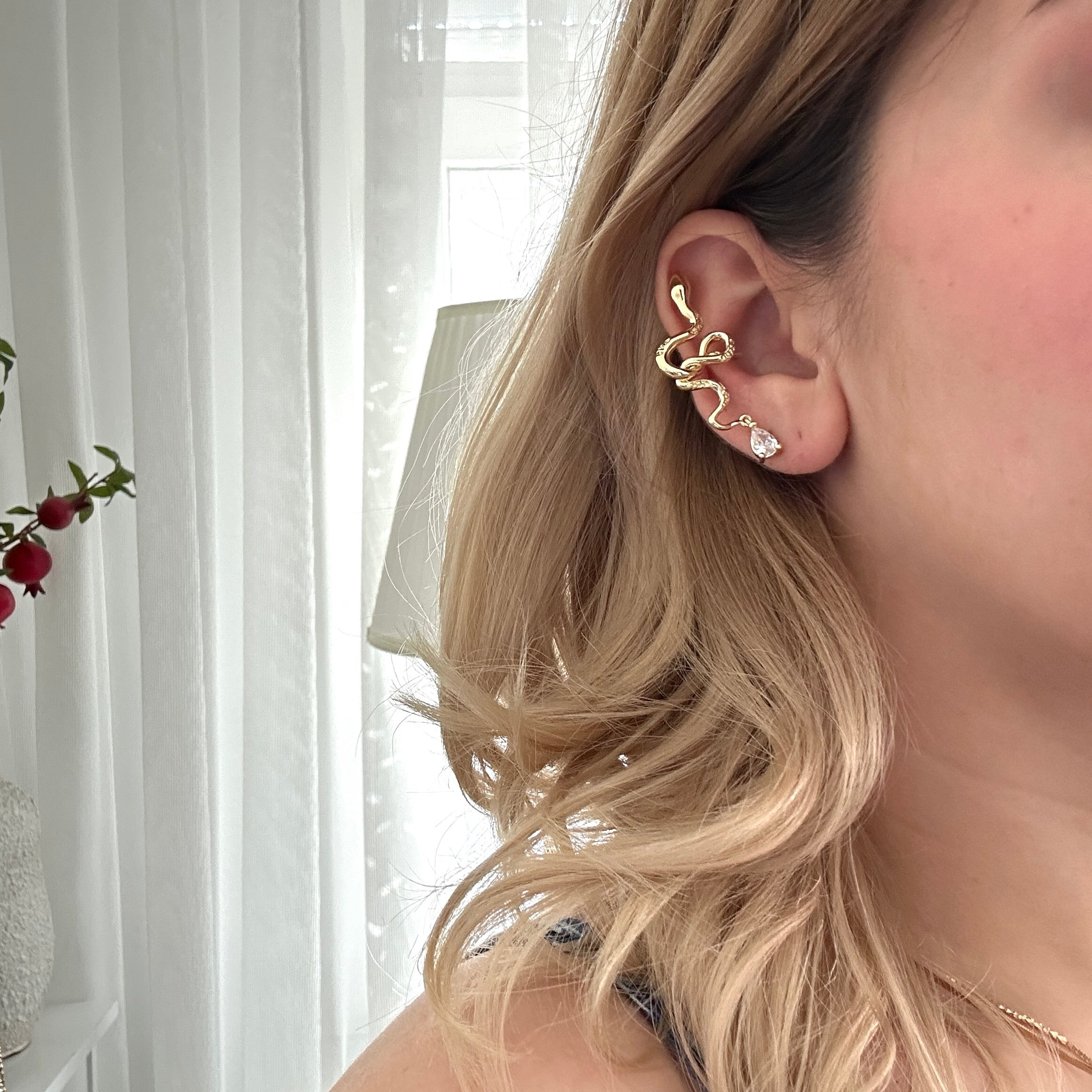 Gold Taşlı Yılan Earcuff Küpe