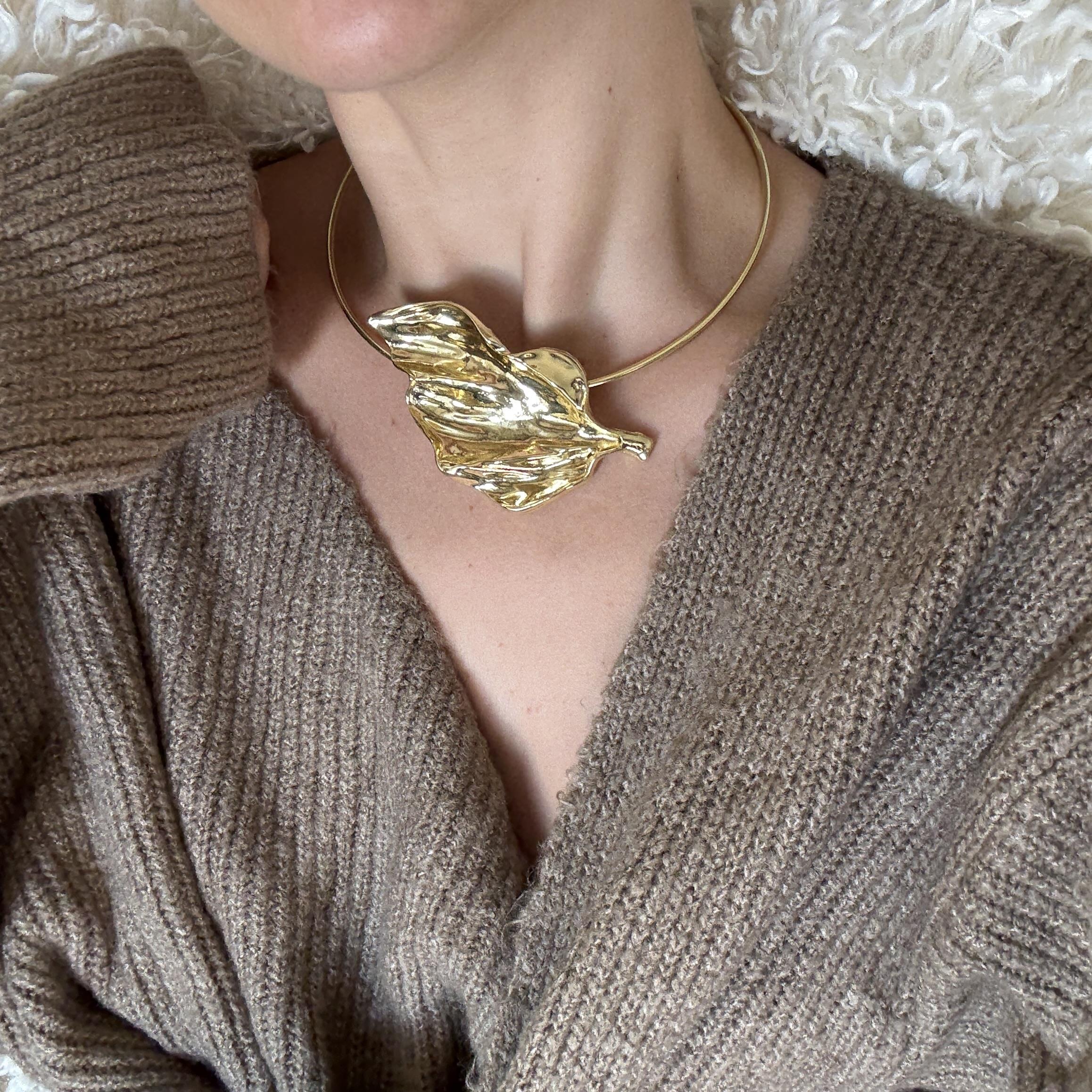 Gold Tasma Yaprak Kolye