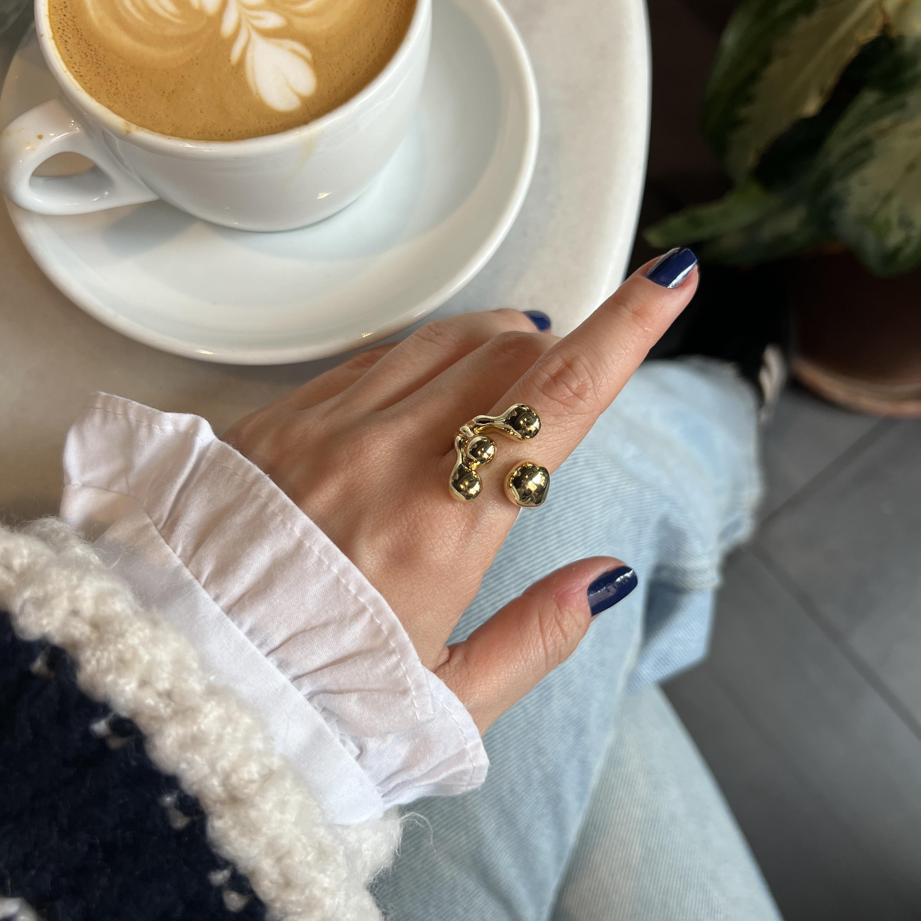 Gold Topçuklu Yüzük