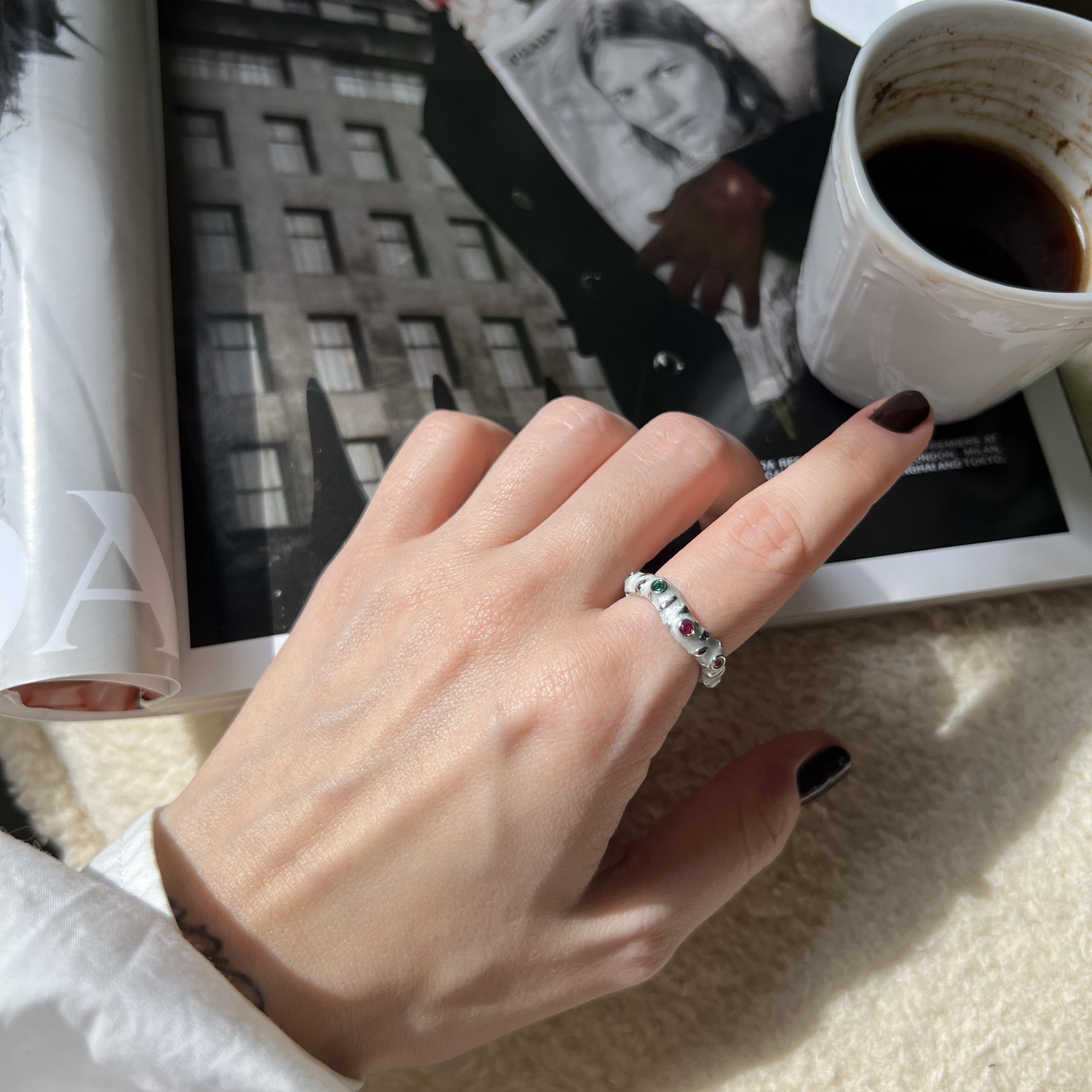 Gri Renkli Taşlı Yüzük