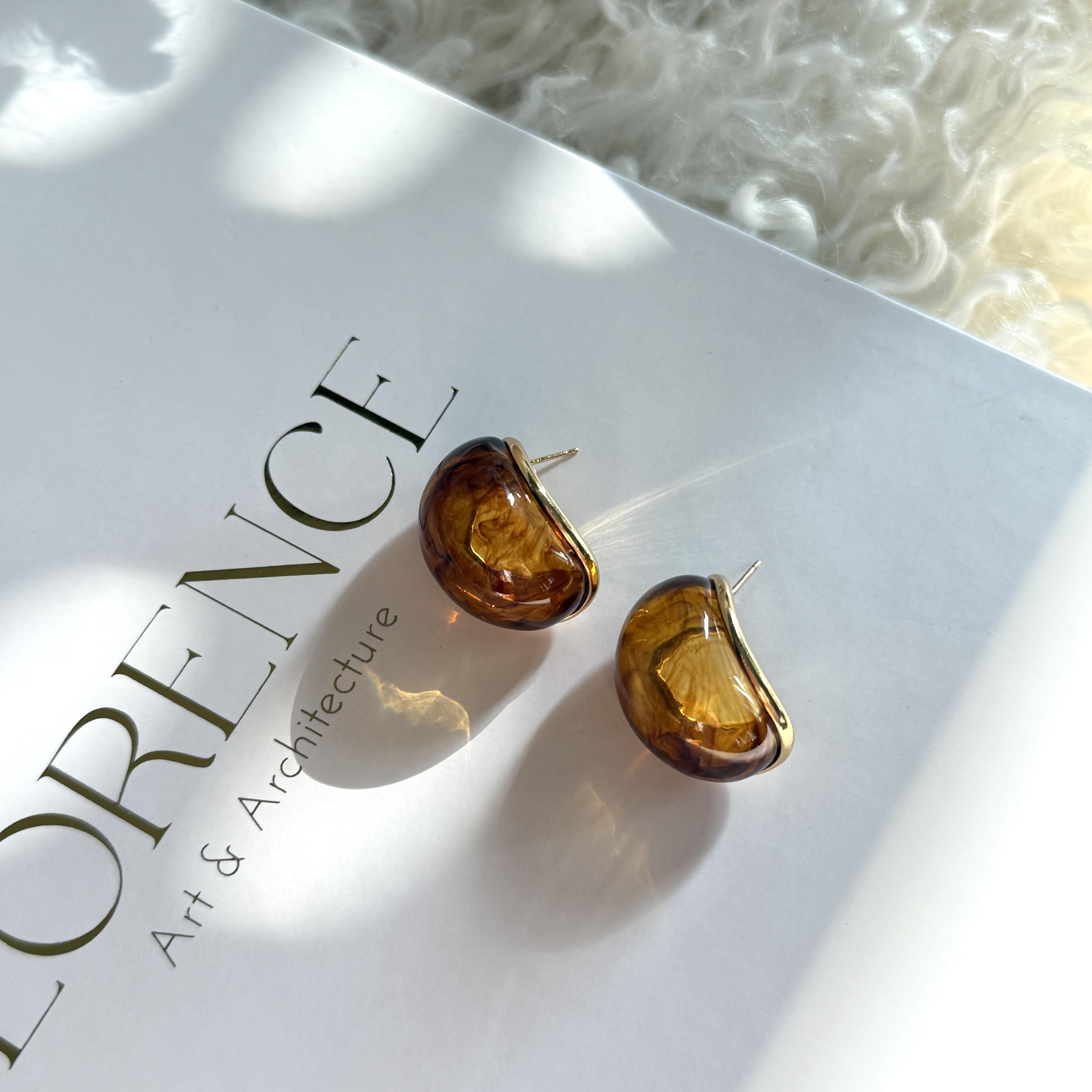 Kahve Akrilik Bombe Küpe