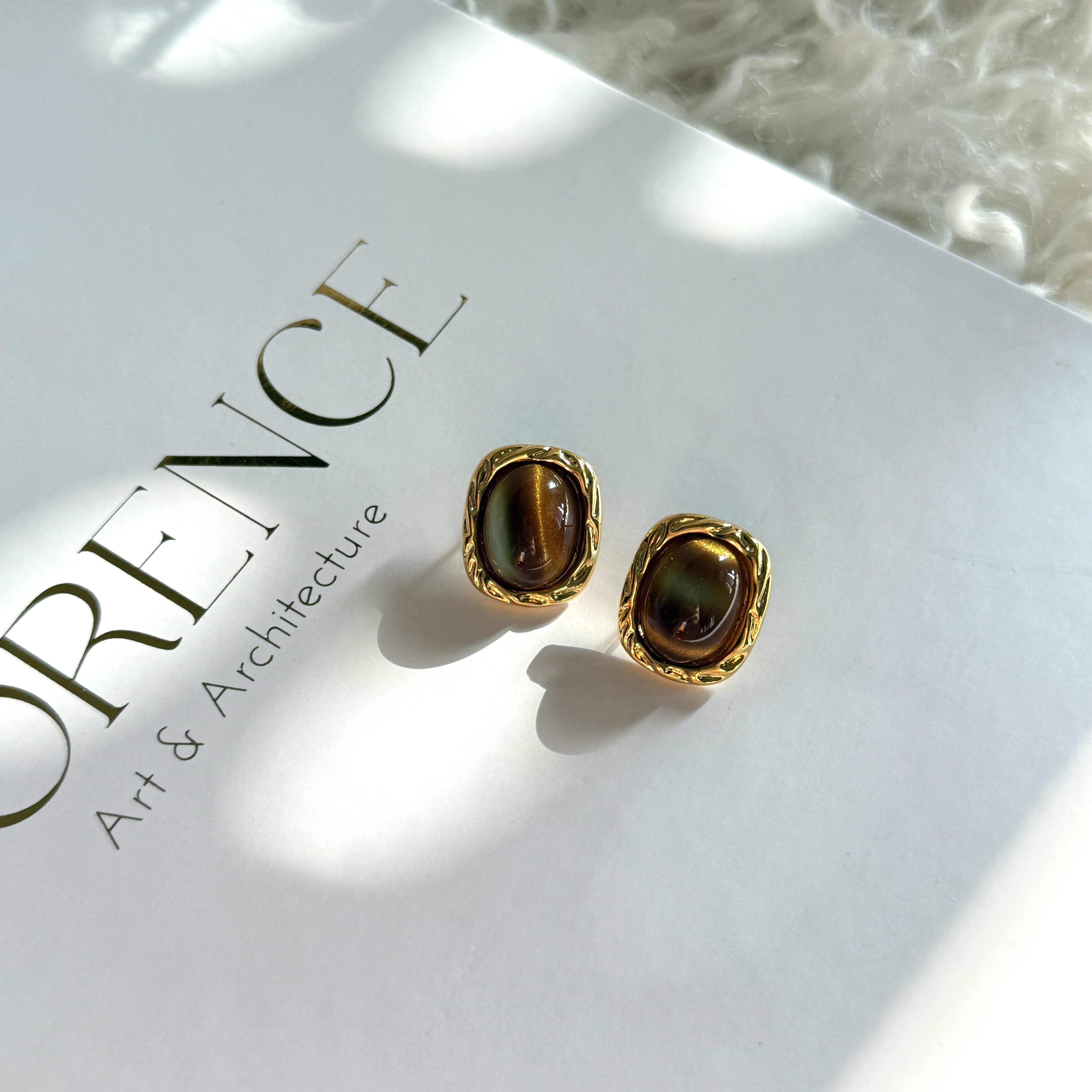 Kahve Akrilik Vintage Küpe