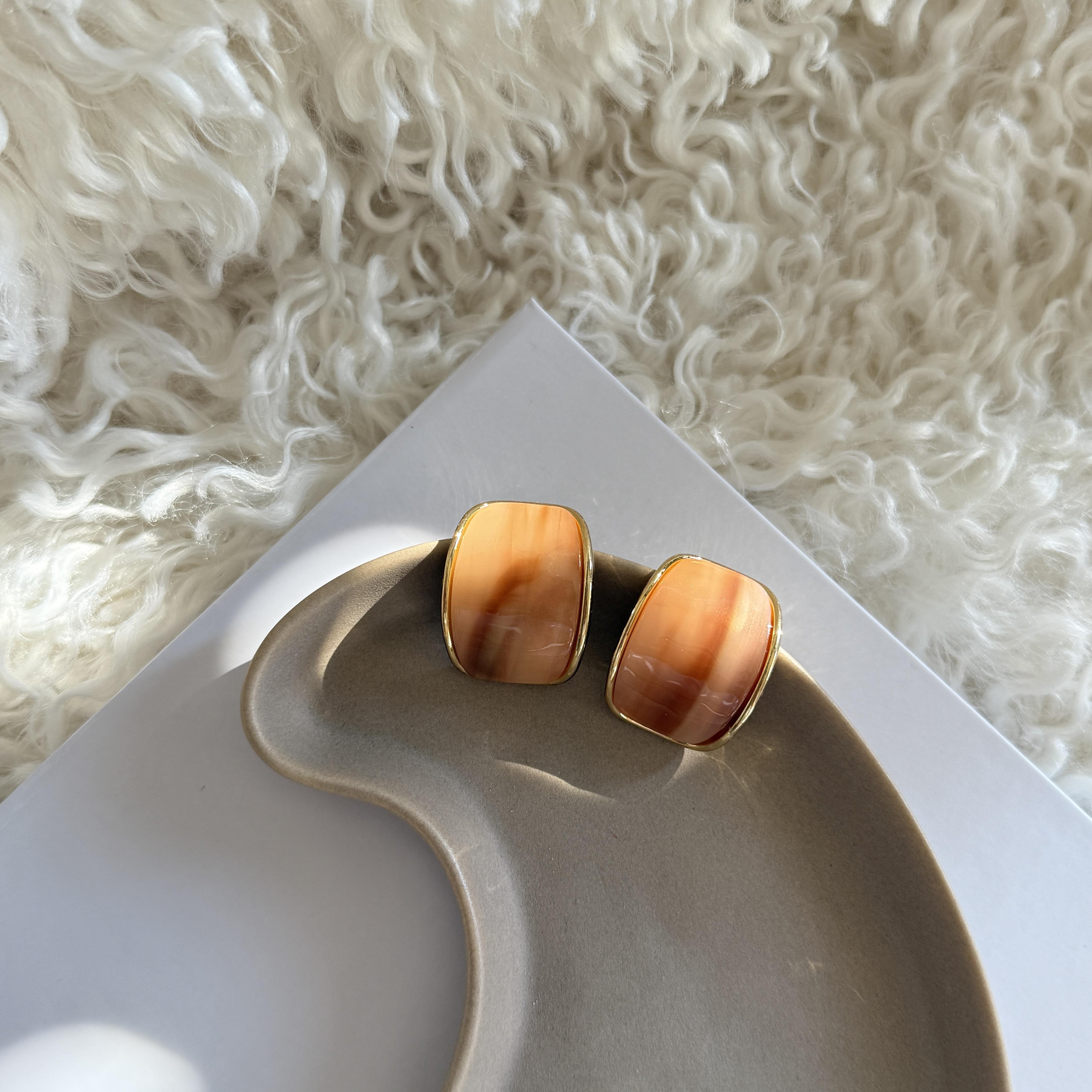 Kahve Kemik Yarım Halka Küpe