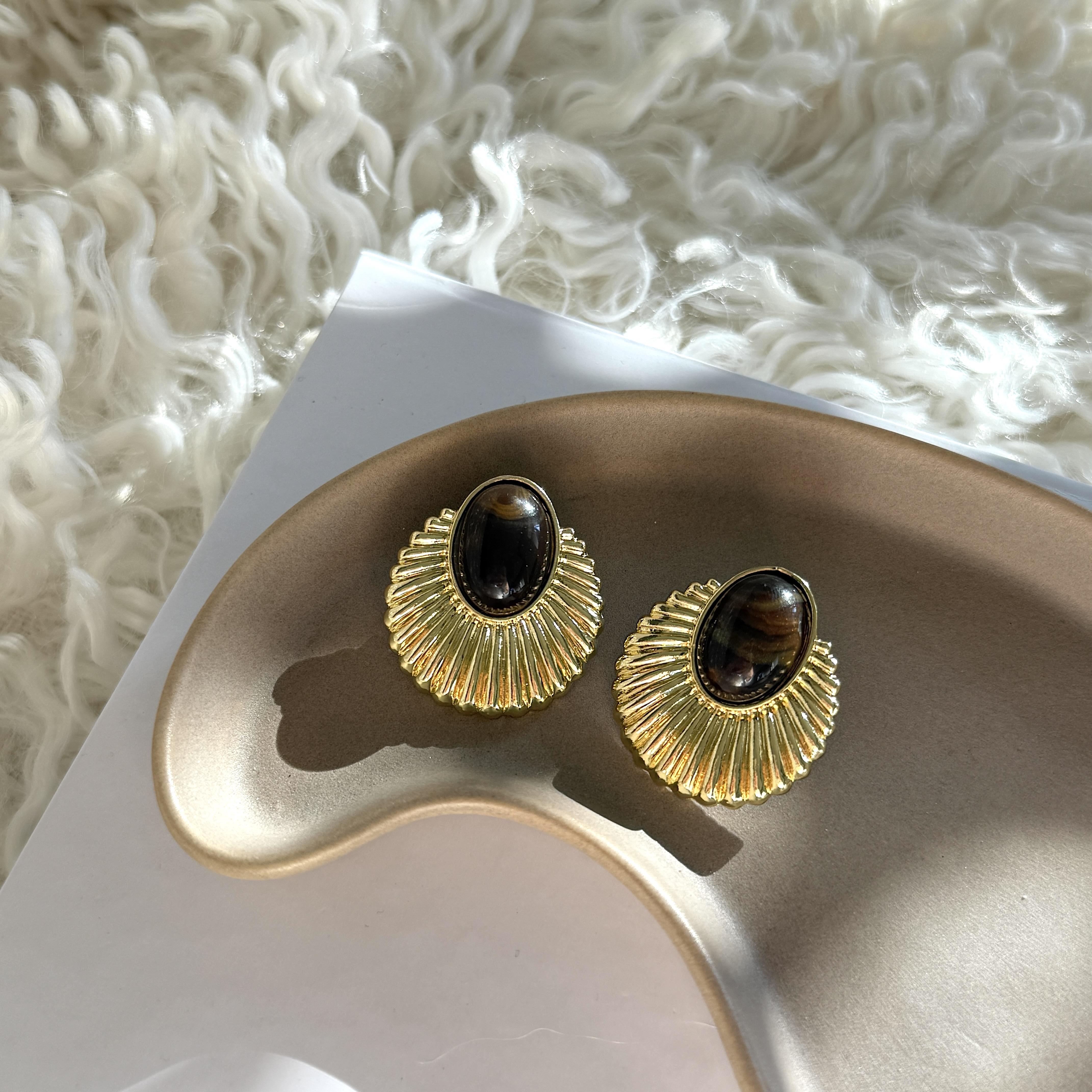 Kahverengi Oval Taşlı Vintage Küpe