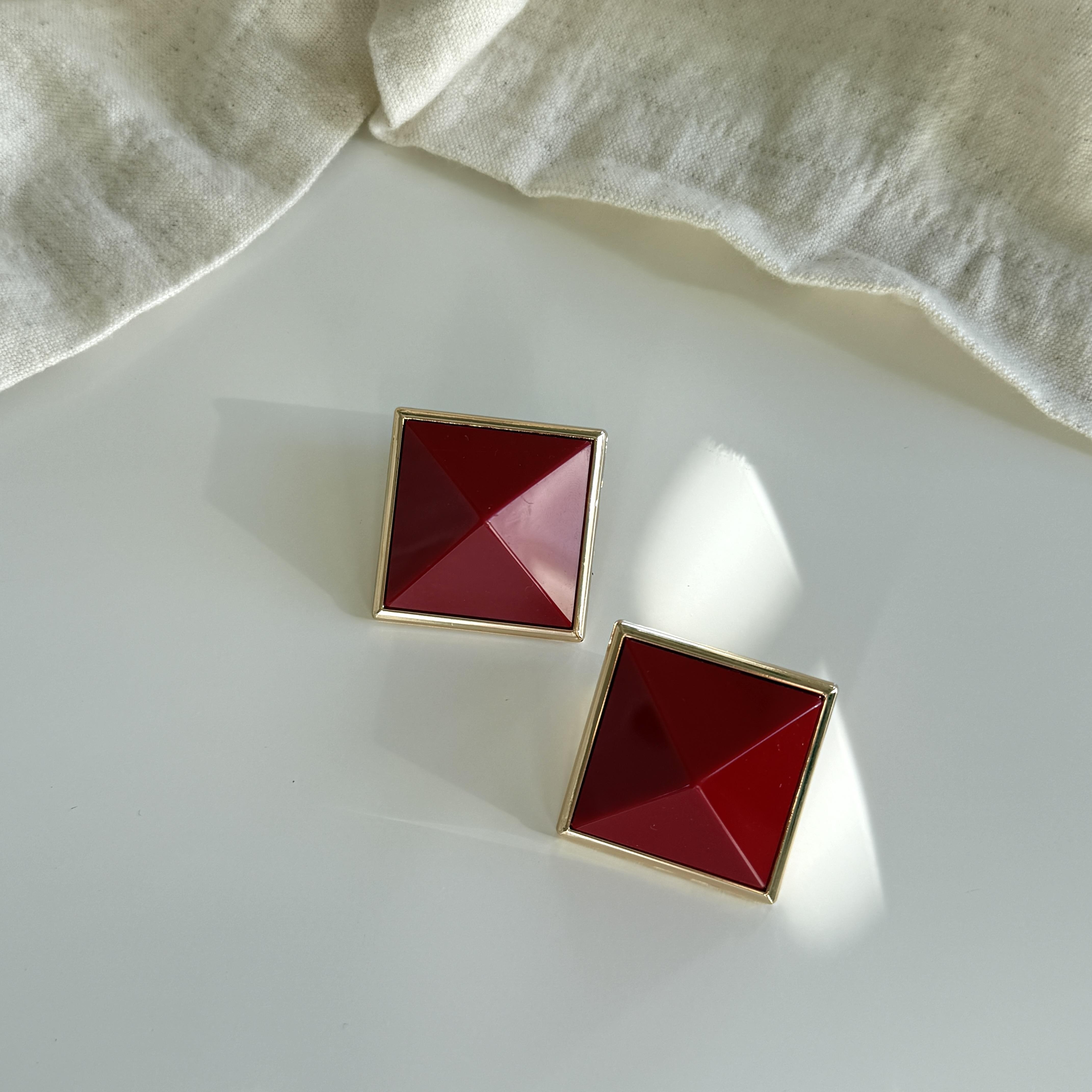 Kare Bordo Mineli Küpe