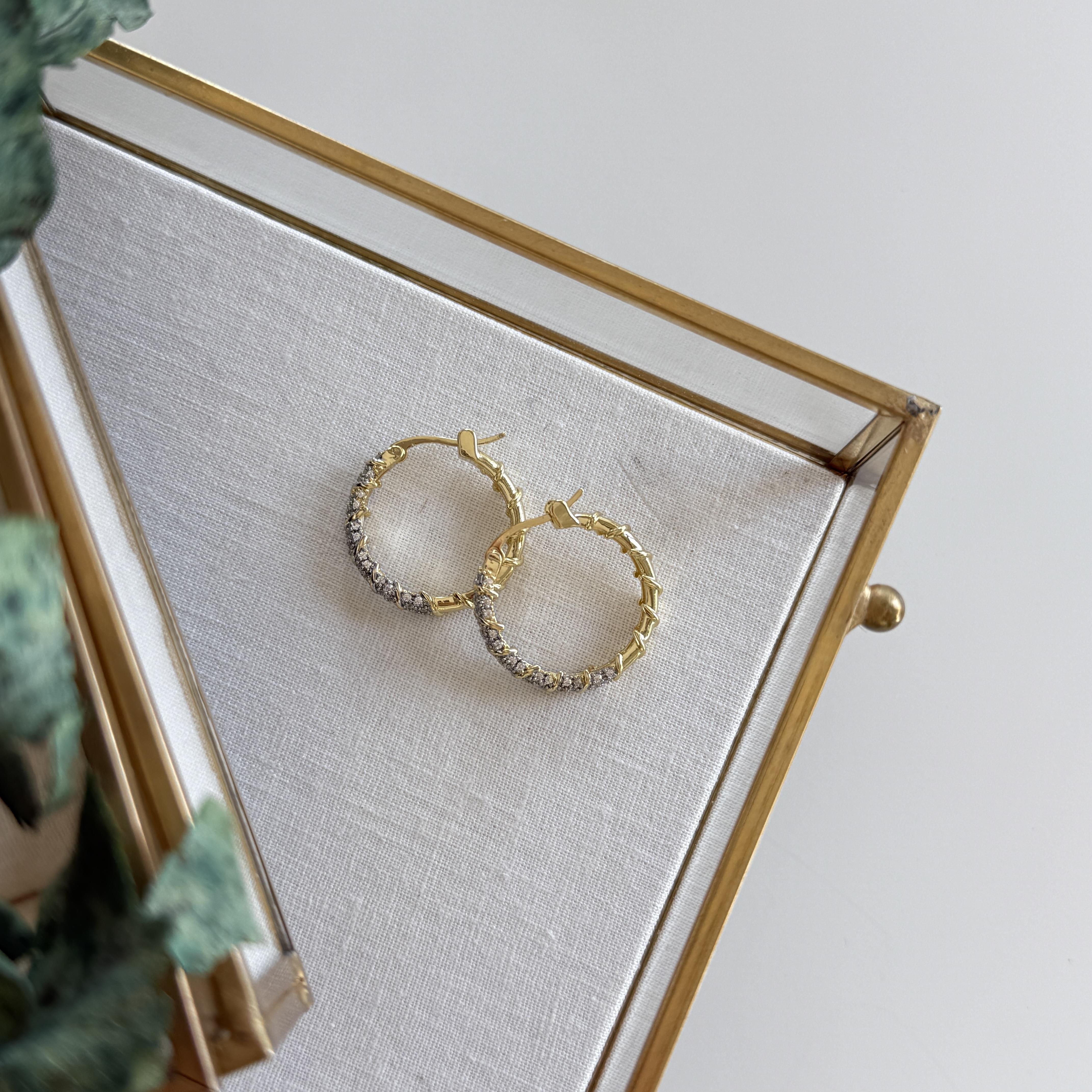 Kenarı Mix Taşlı Halka Küpe