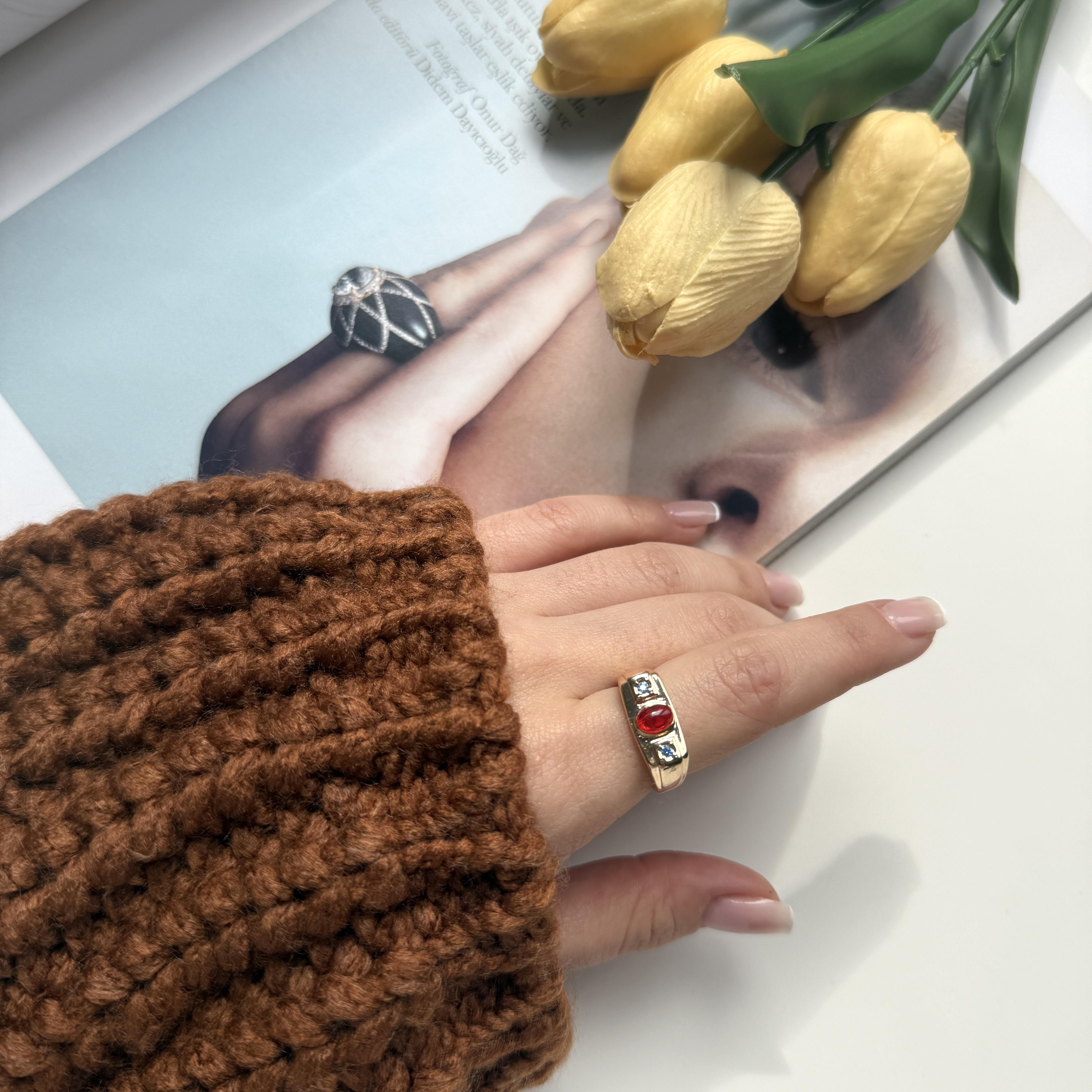 Kırmızı Oval Taşlı Vintage Yüzük