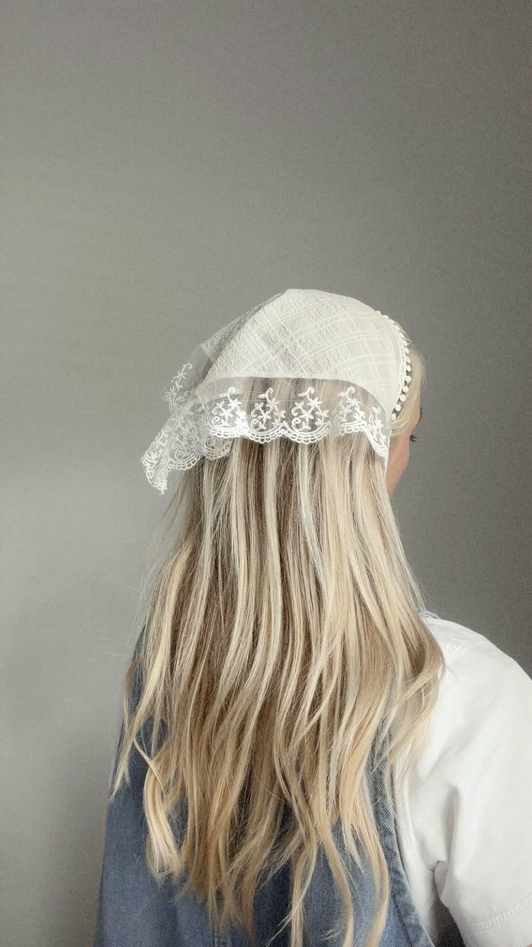 Krem Dantelli Üçgen Bandana