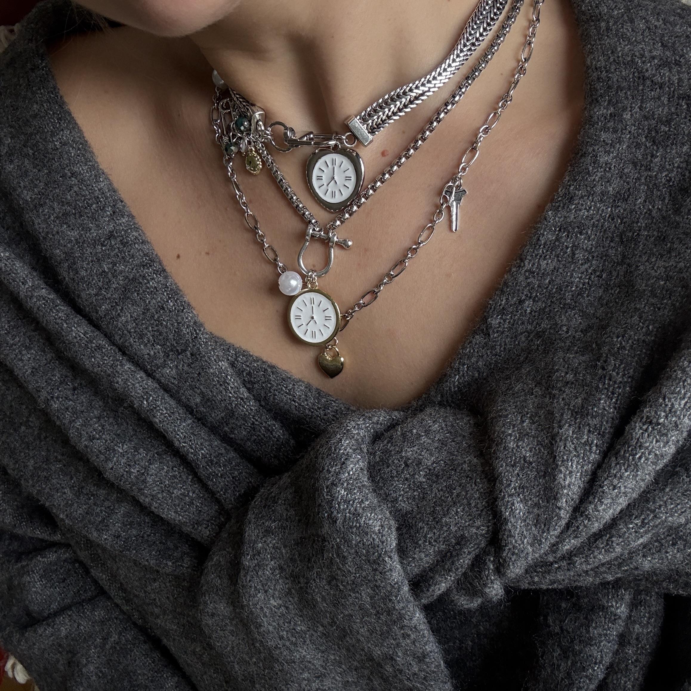 Marka 3lü Saat Kolye