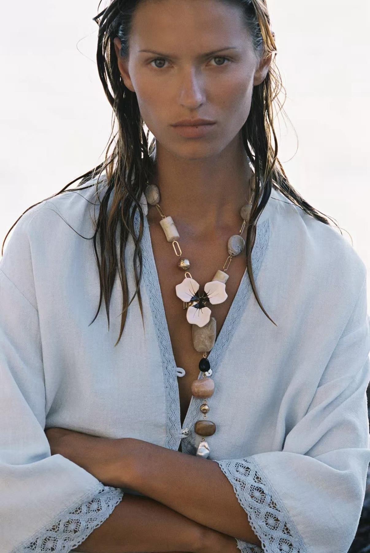 Marka Akrilik Boncuklu Çiçek Kolye