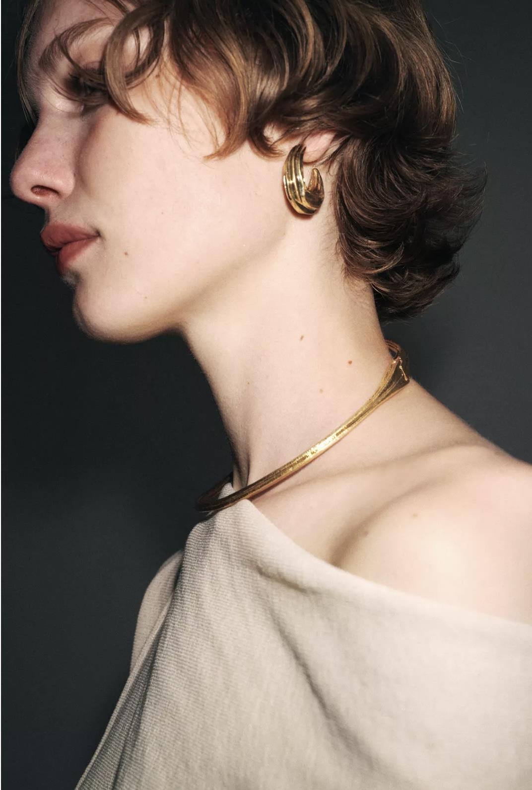 Marka Dokulu Halka Küpe