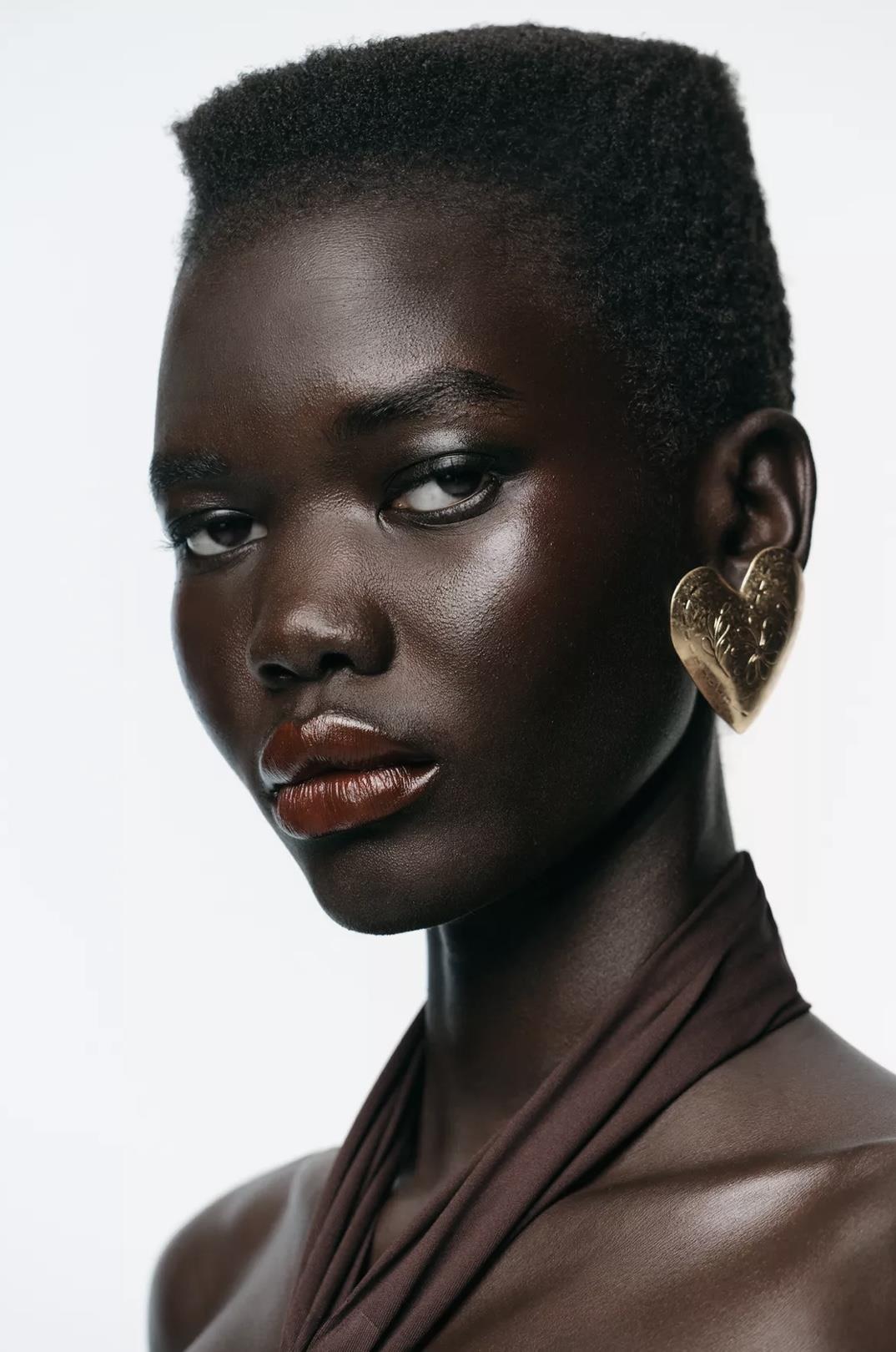 Marka İşlemeli Kalp Küpe