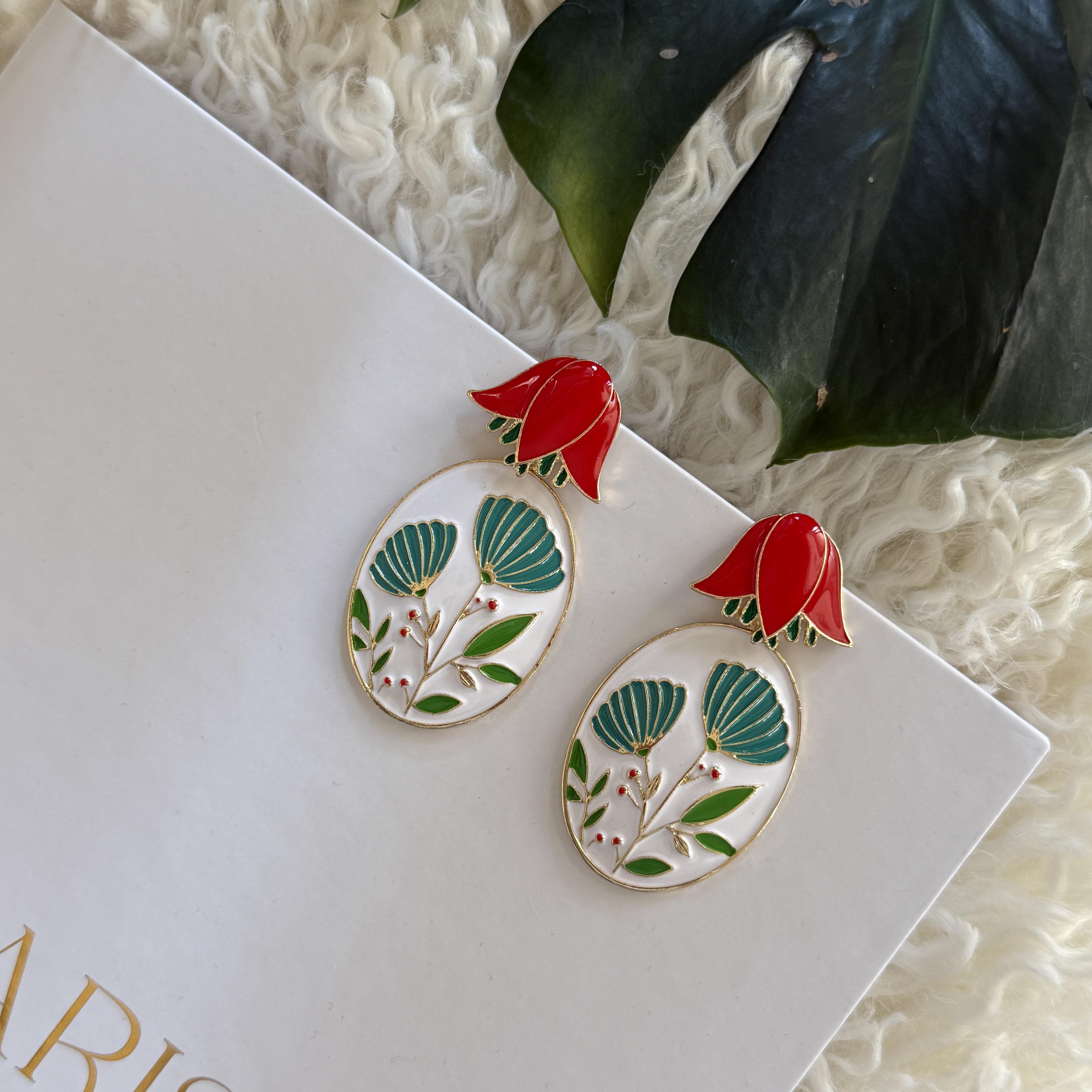 Marka Mineli Çiçek Küpe