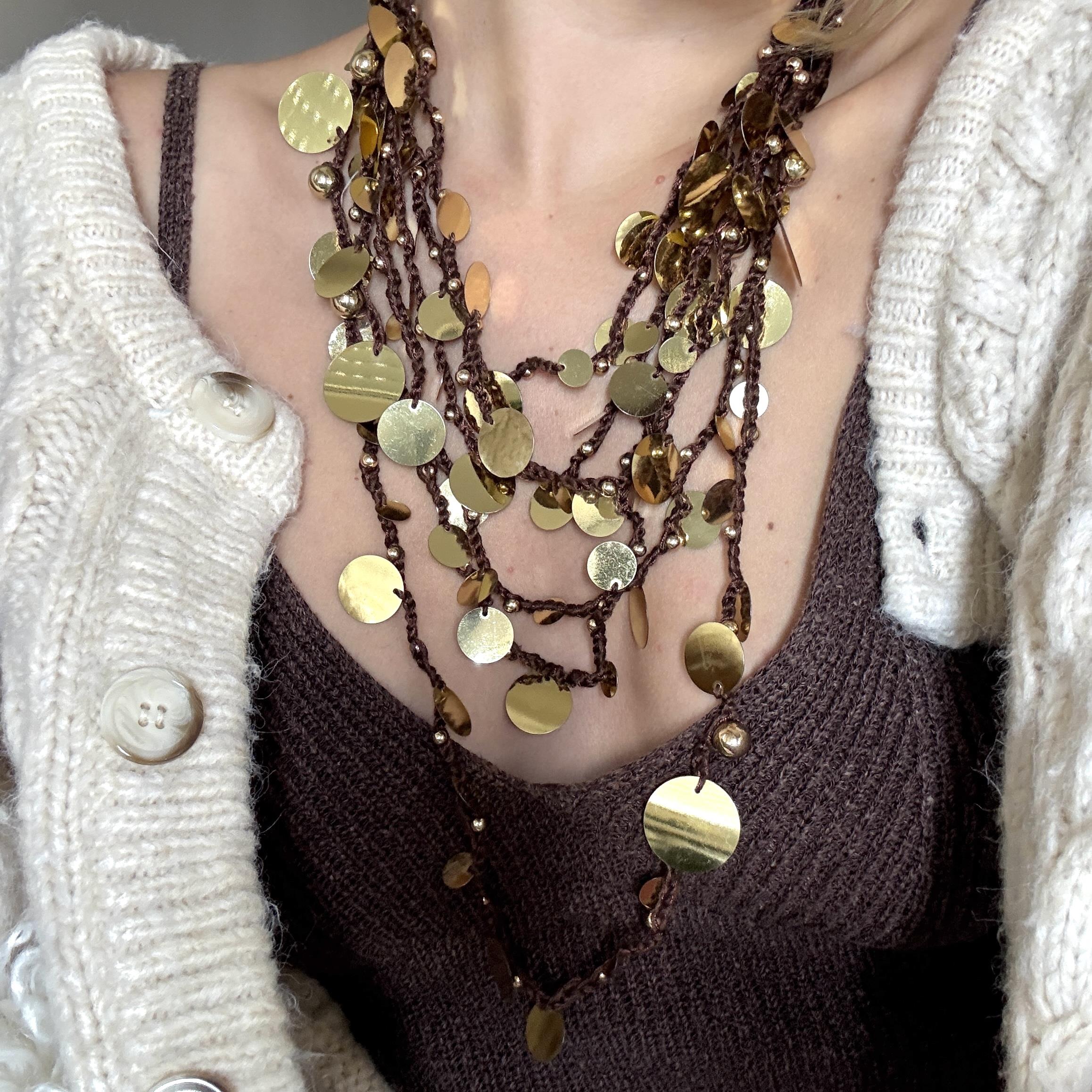 Marka Örgü Pullu Kolye