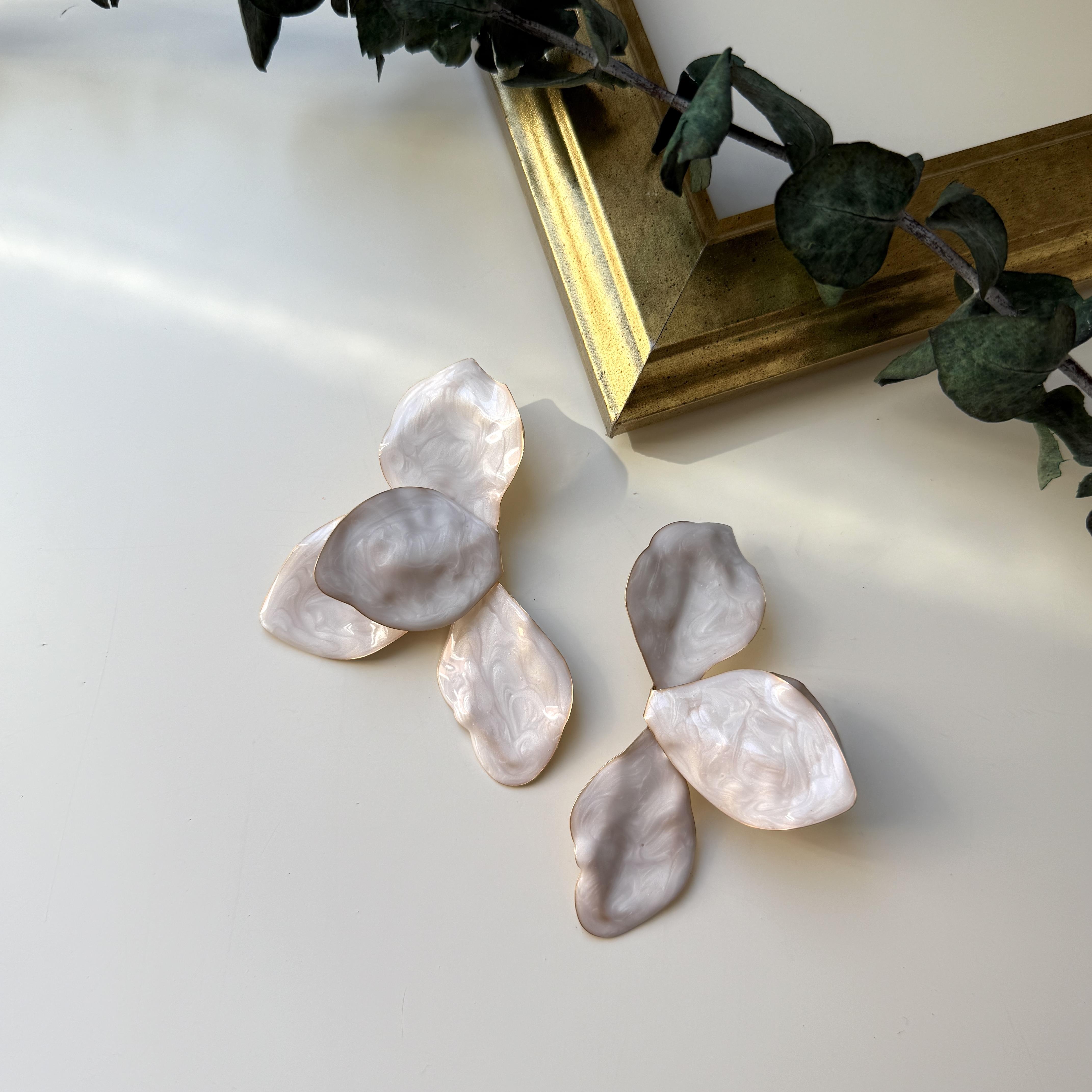 Marka Sedefli Çiçek Küpe