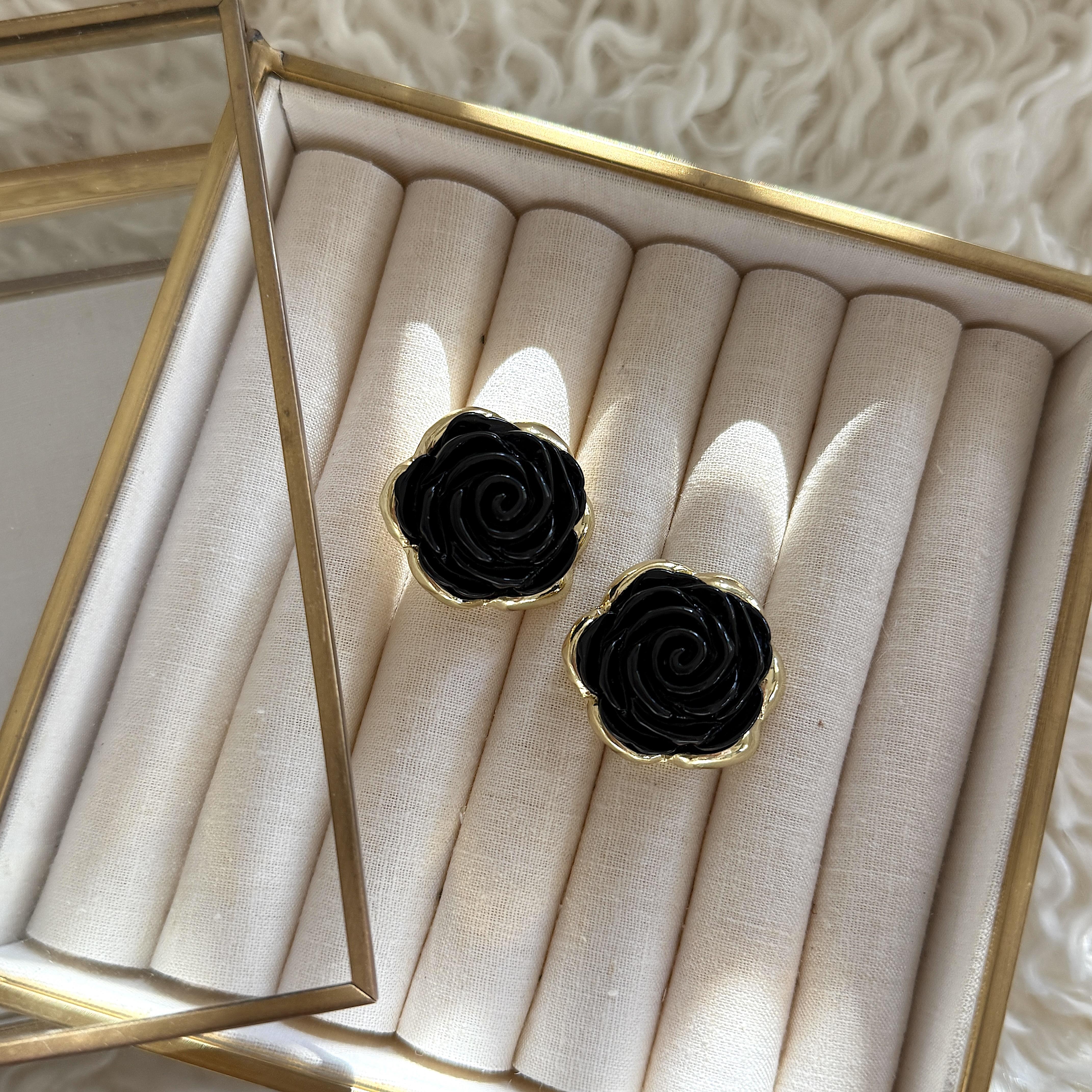 Marka Siyah Gül Küpe