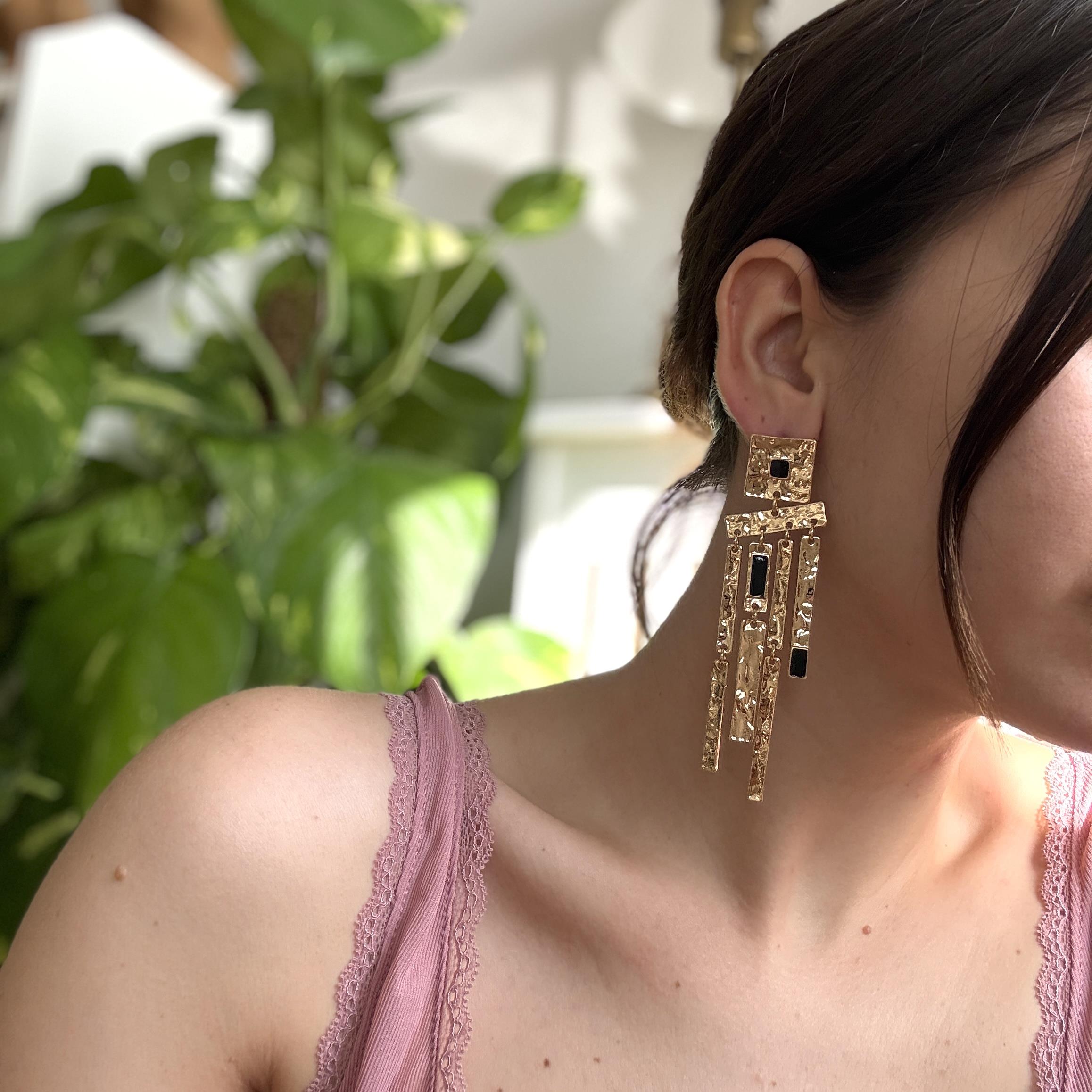 Marka Siyah Mineli Ezme Küpe