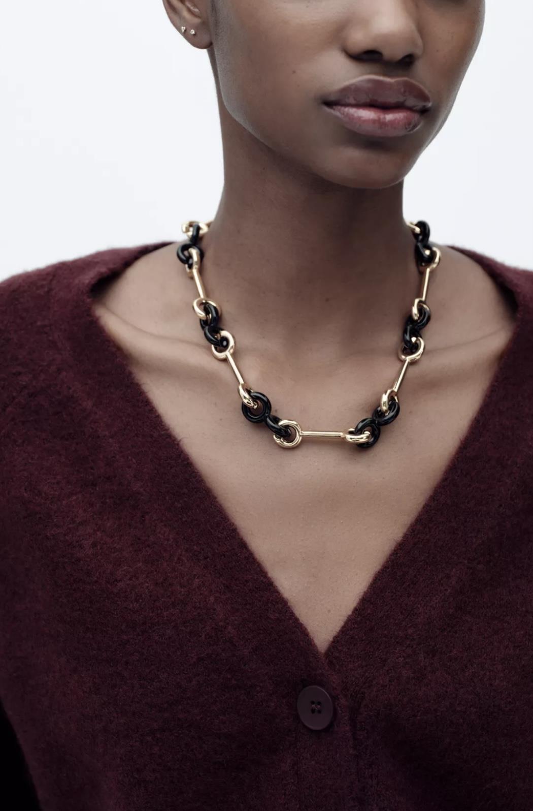 Marka Siyah Mineli Zincir Kolye