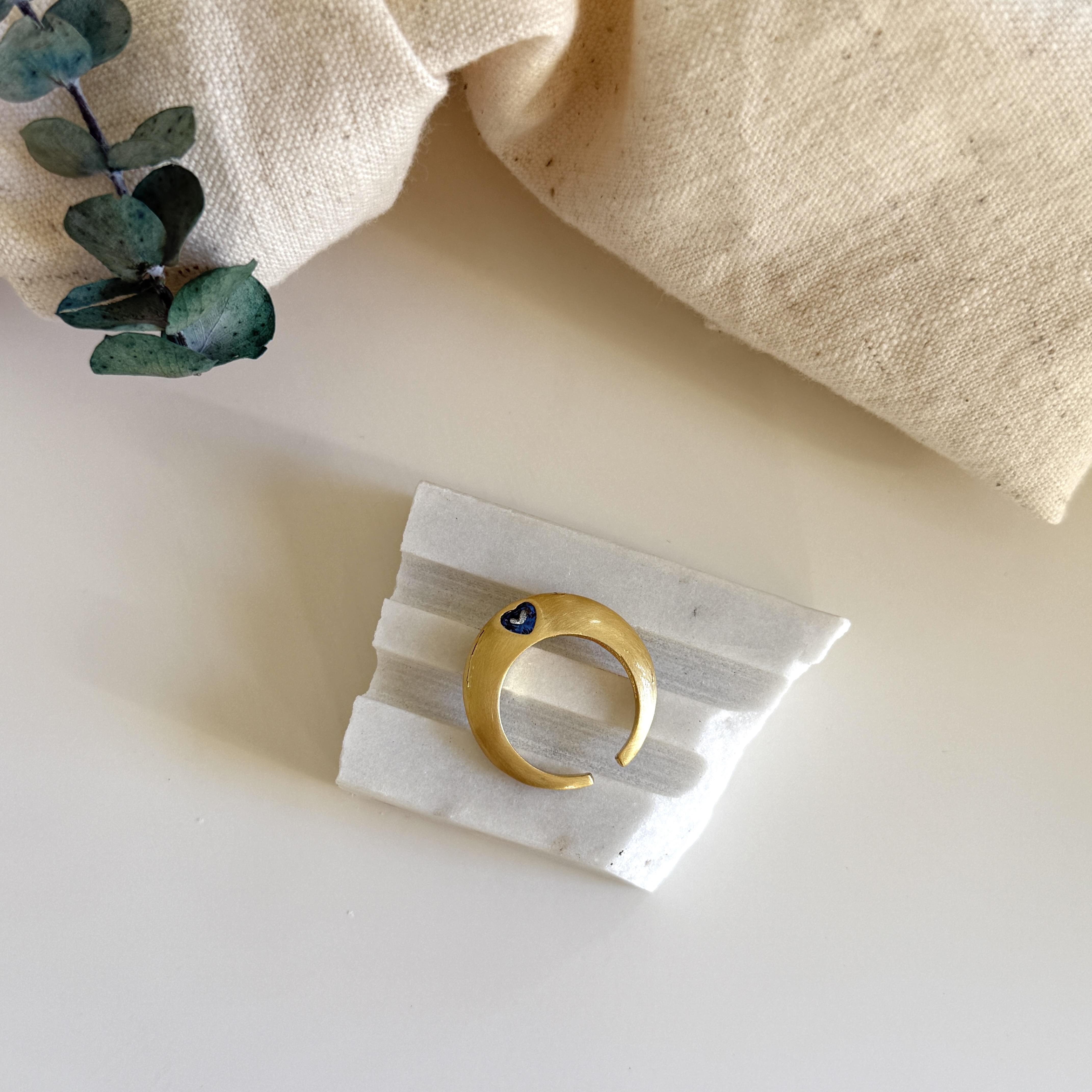 Mat Gold Mavi Taşlı Kalp Yüzük