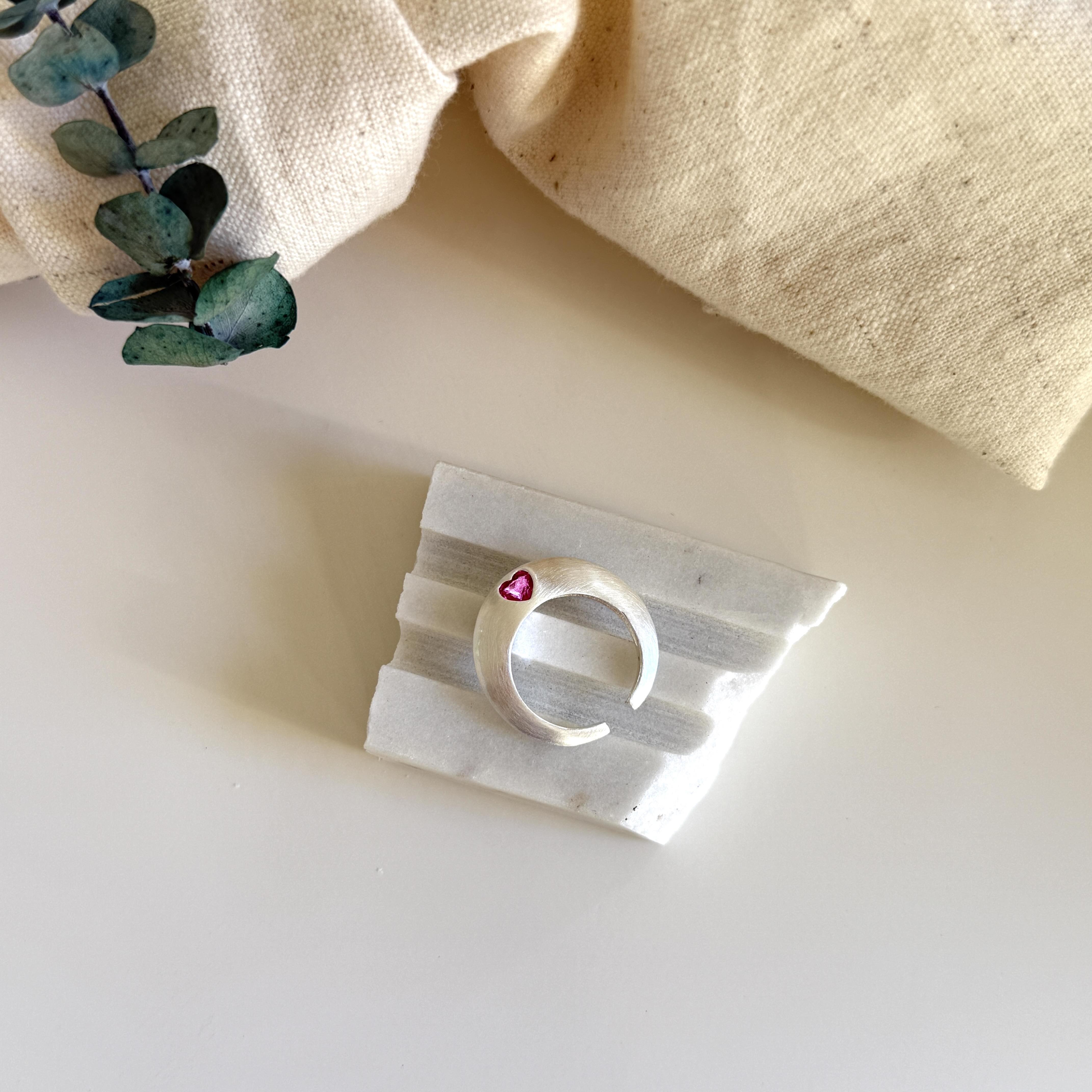 Mat Silver Pembe Taşlı Kalp Yüzük