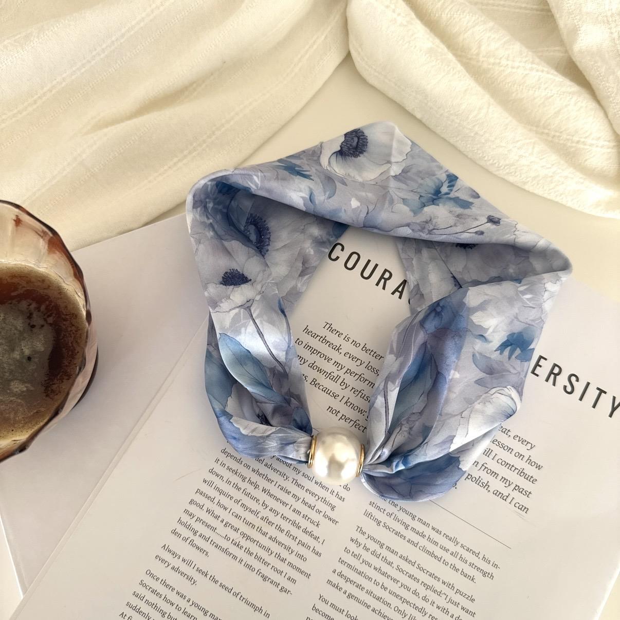 Mavi Çiçekli İncili Fular Kolye