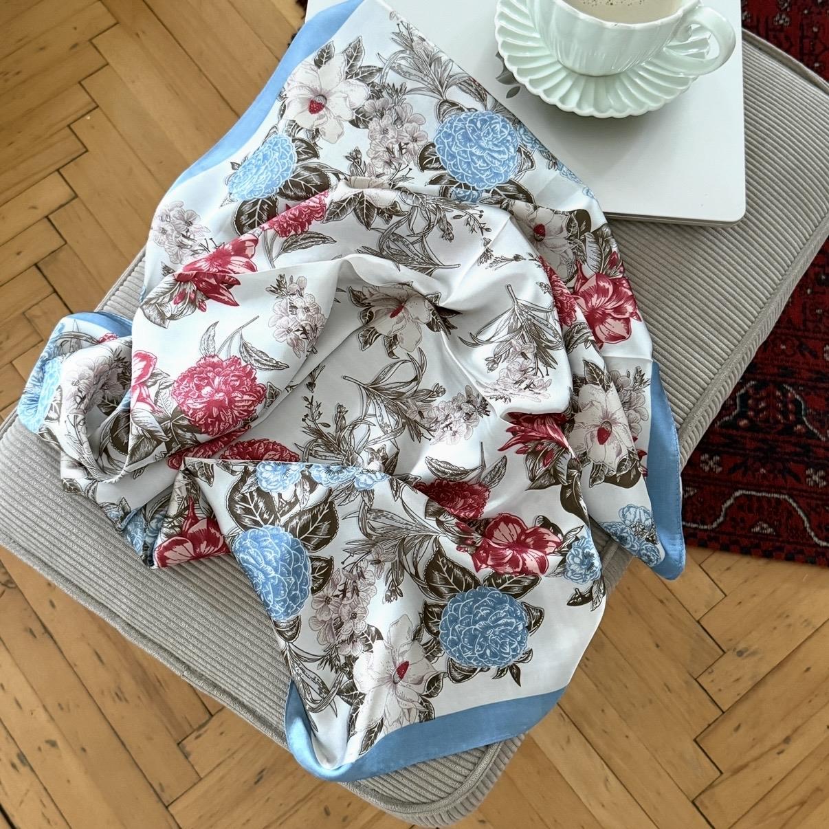 Mavi&Kırmızı Çiçekli Fular 70X70