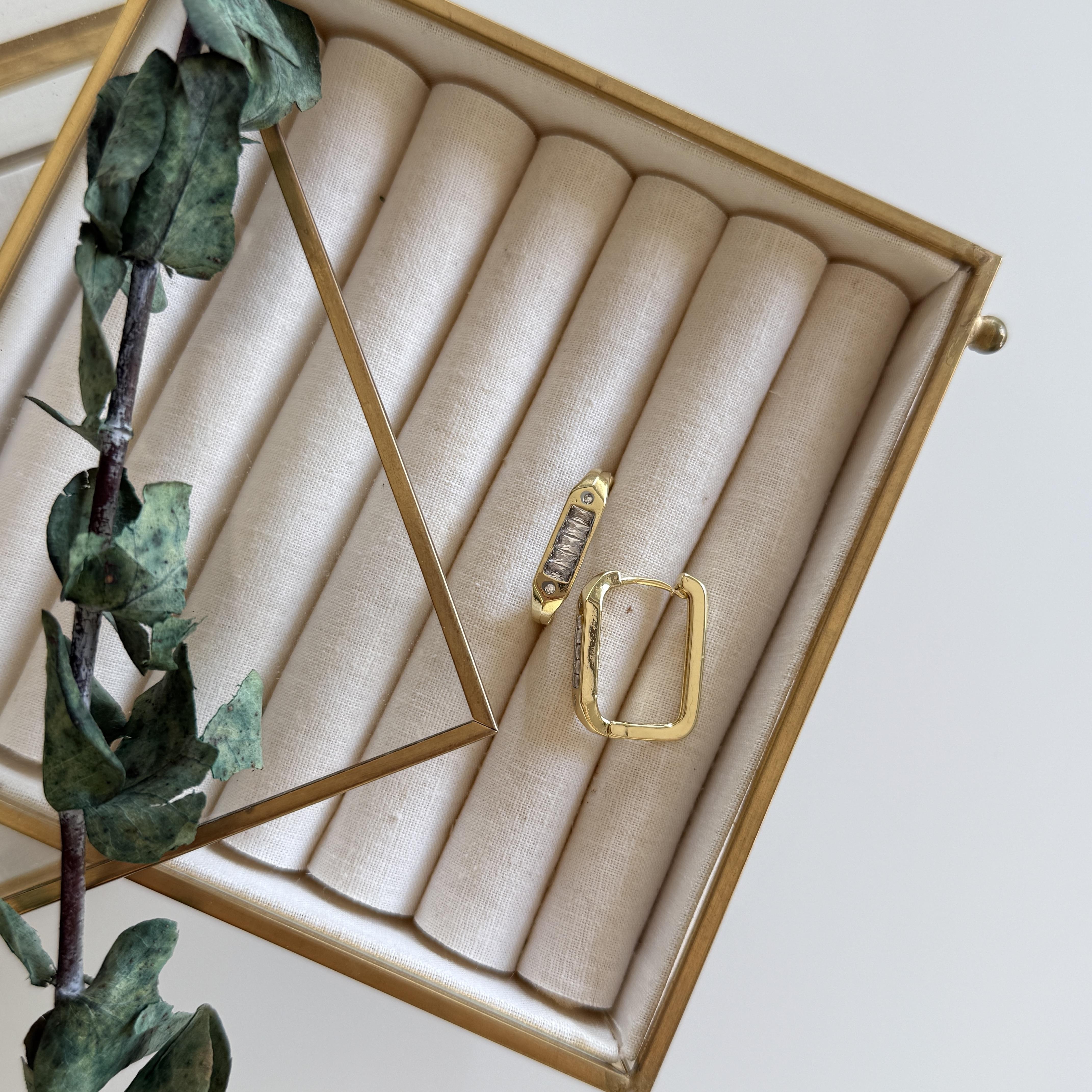 Ortası Baget Taşlı Halka Küpe