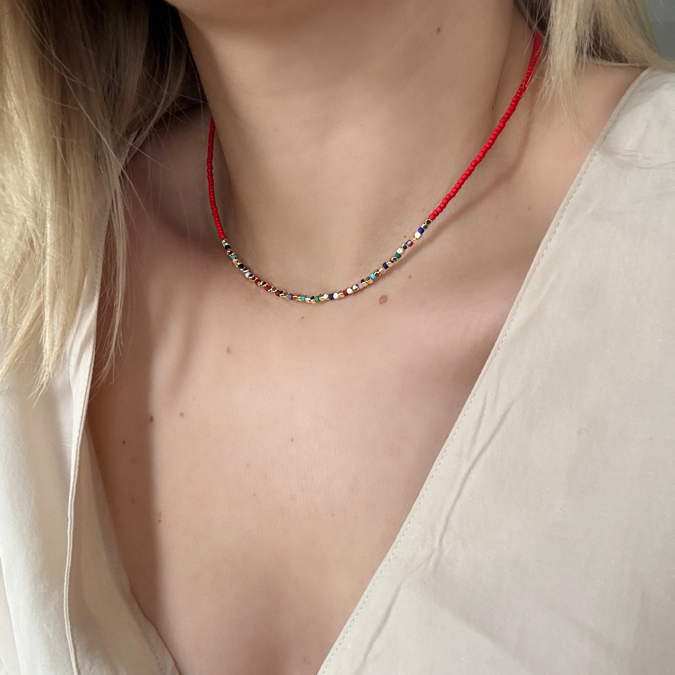 Ortası Mix Kırmızı Boncuklu Kolye