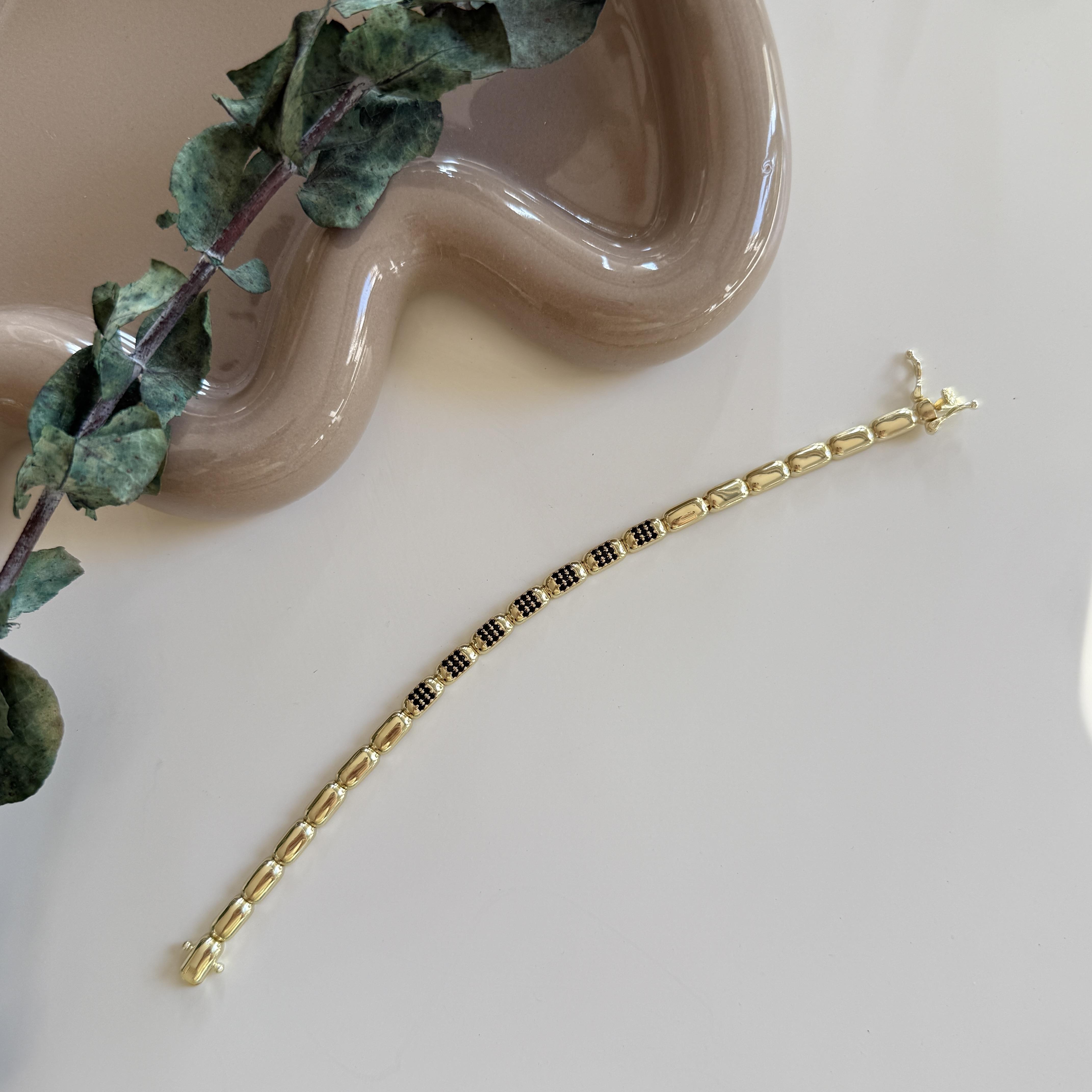 Ortası Siyah Taşlı Bileklik