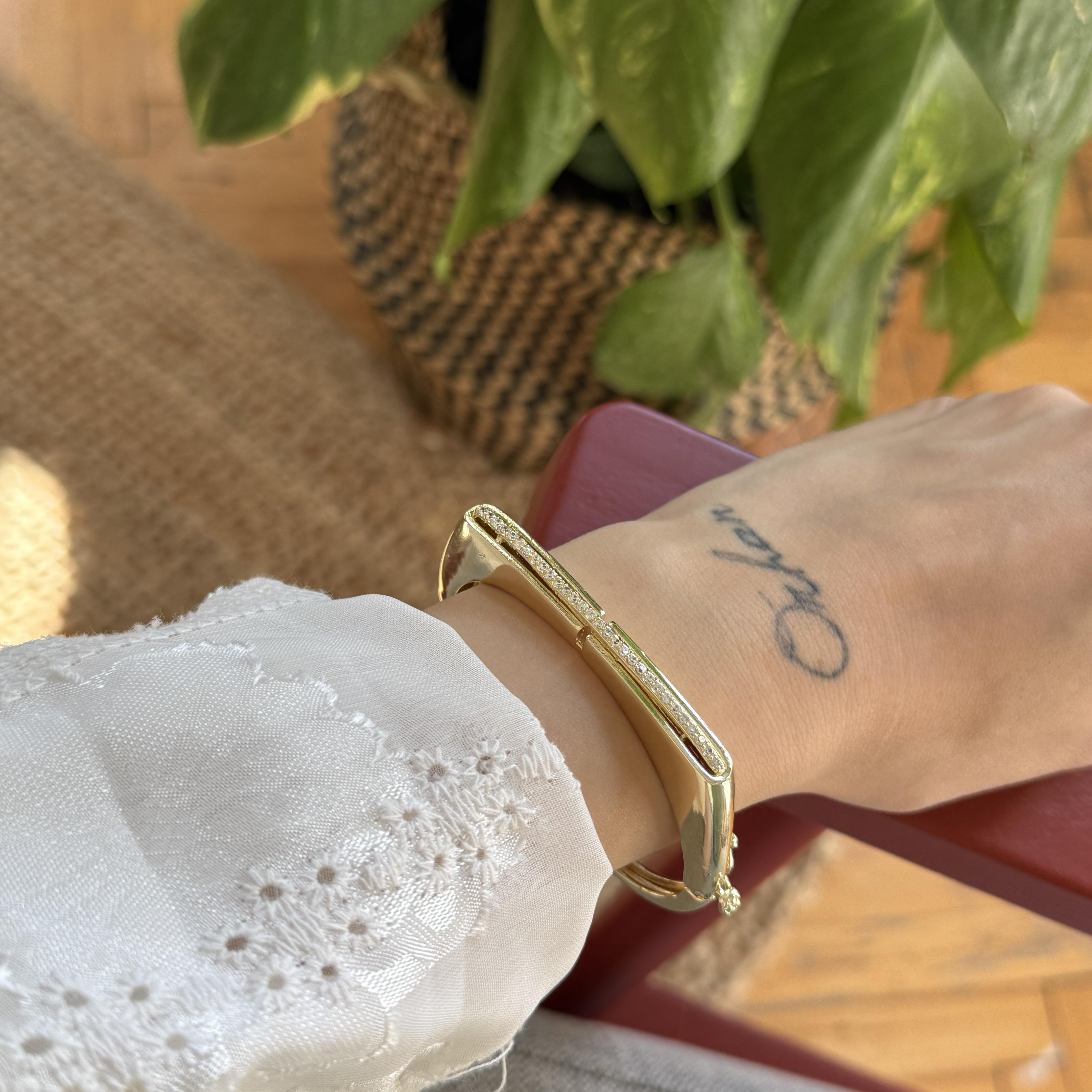 Ortası Taşlı Bilezik