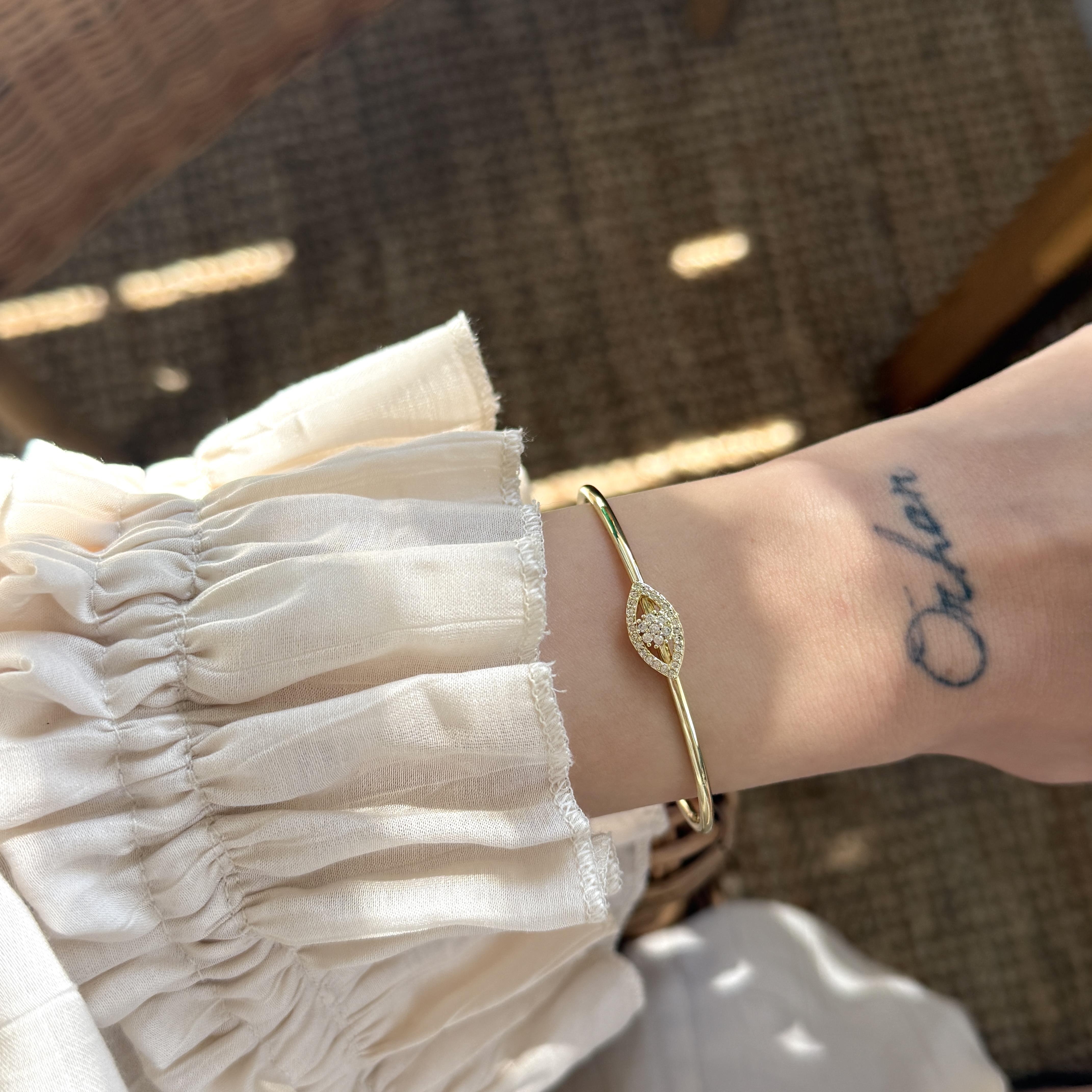 Oval Taşlı Göz Bilezik