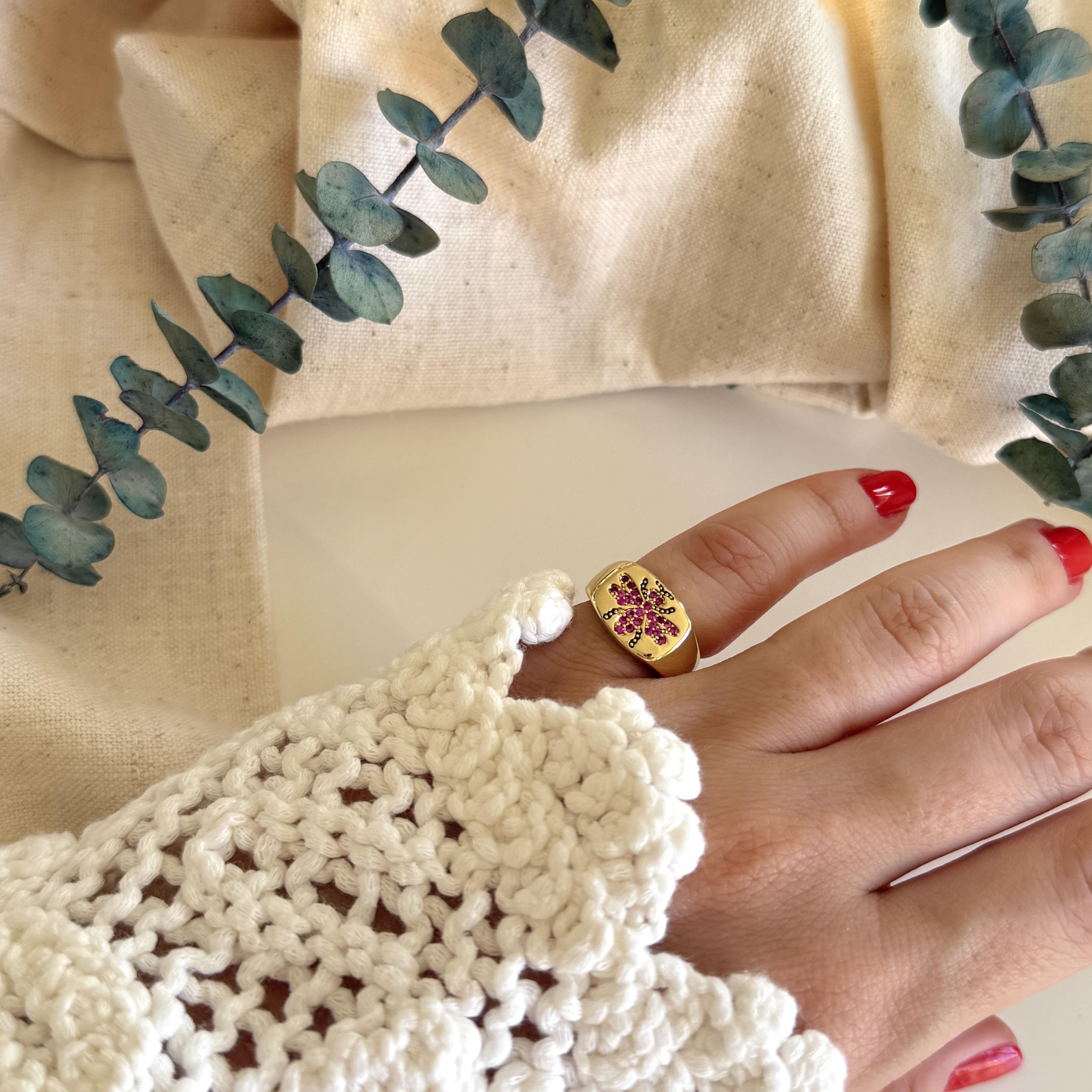 Pembe Taşlı Serçe Yüzük