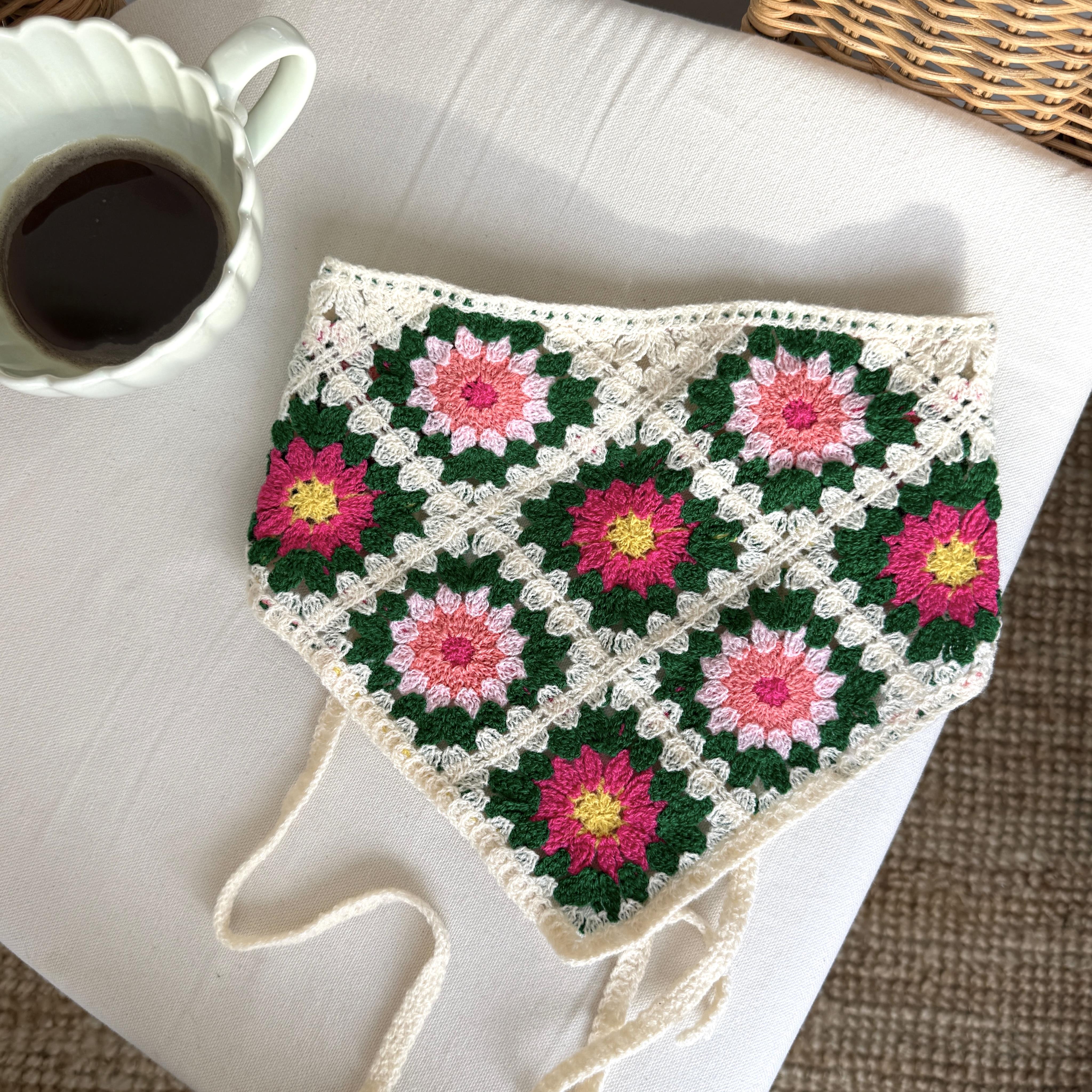Renkli Çiçekli Örgü Üçgen Bandana