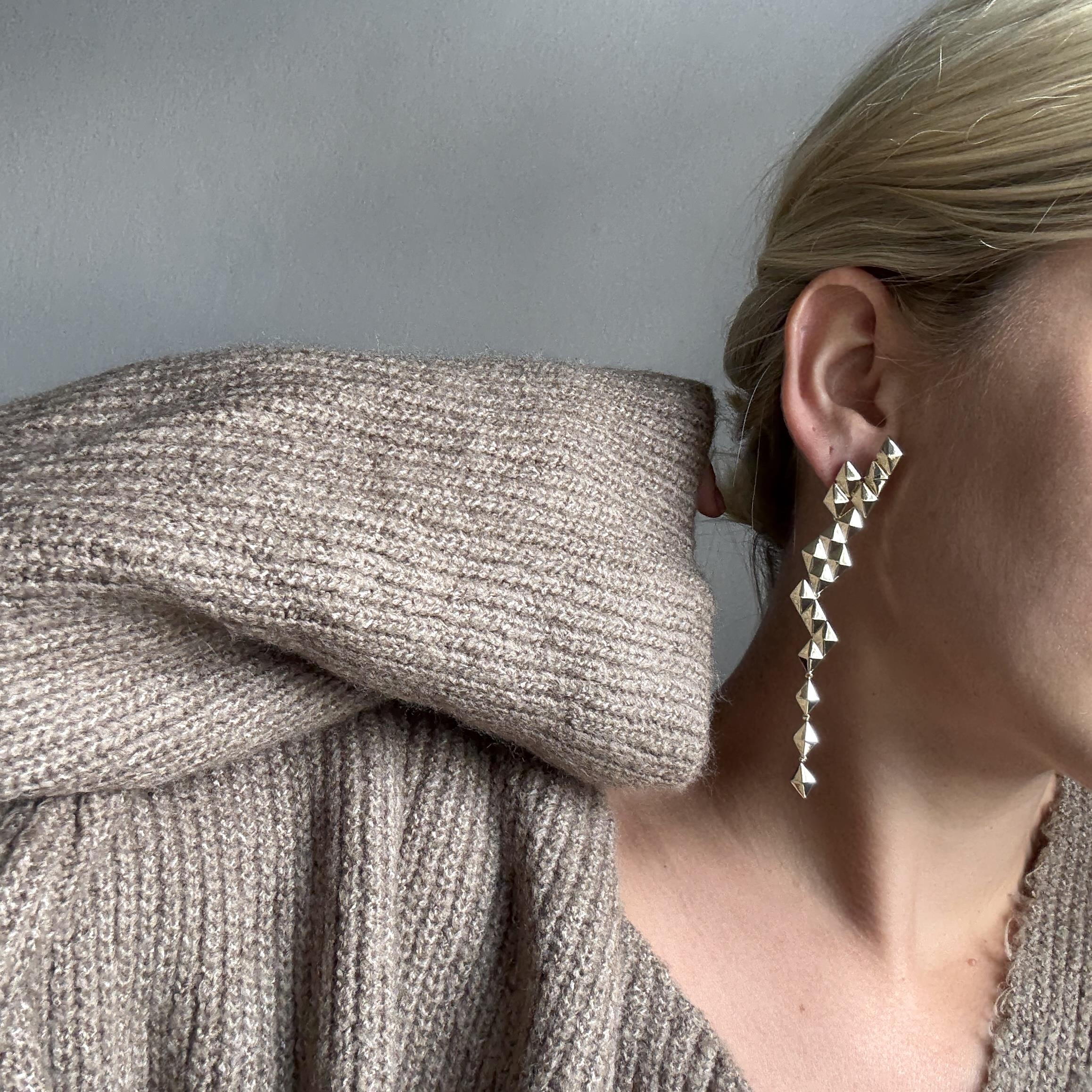 Sallantılı Tasarım Küpe