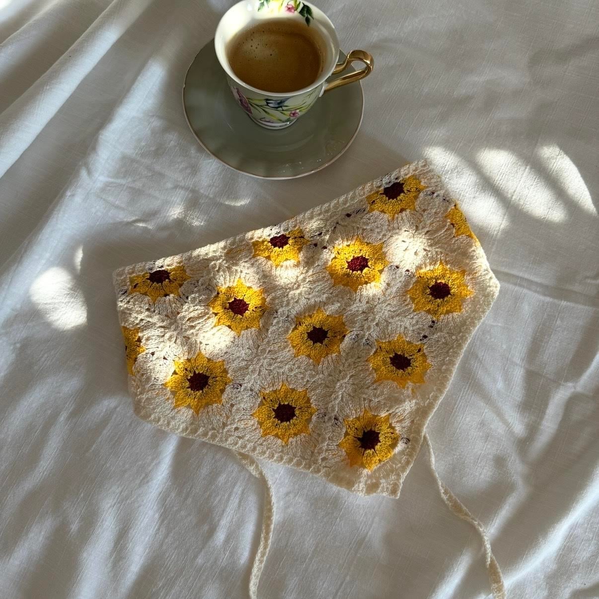 Sarı Çiçekli Örgü Üçgen Bandana