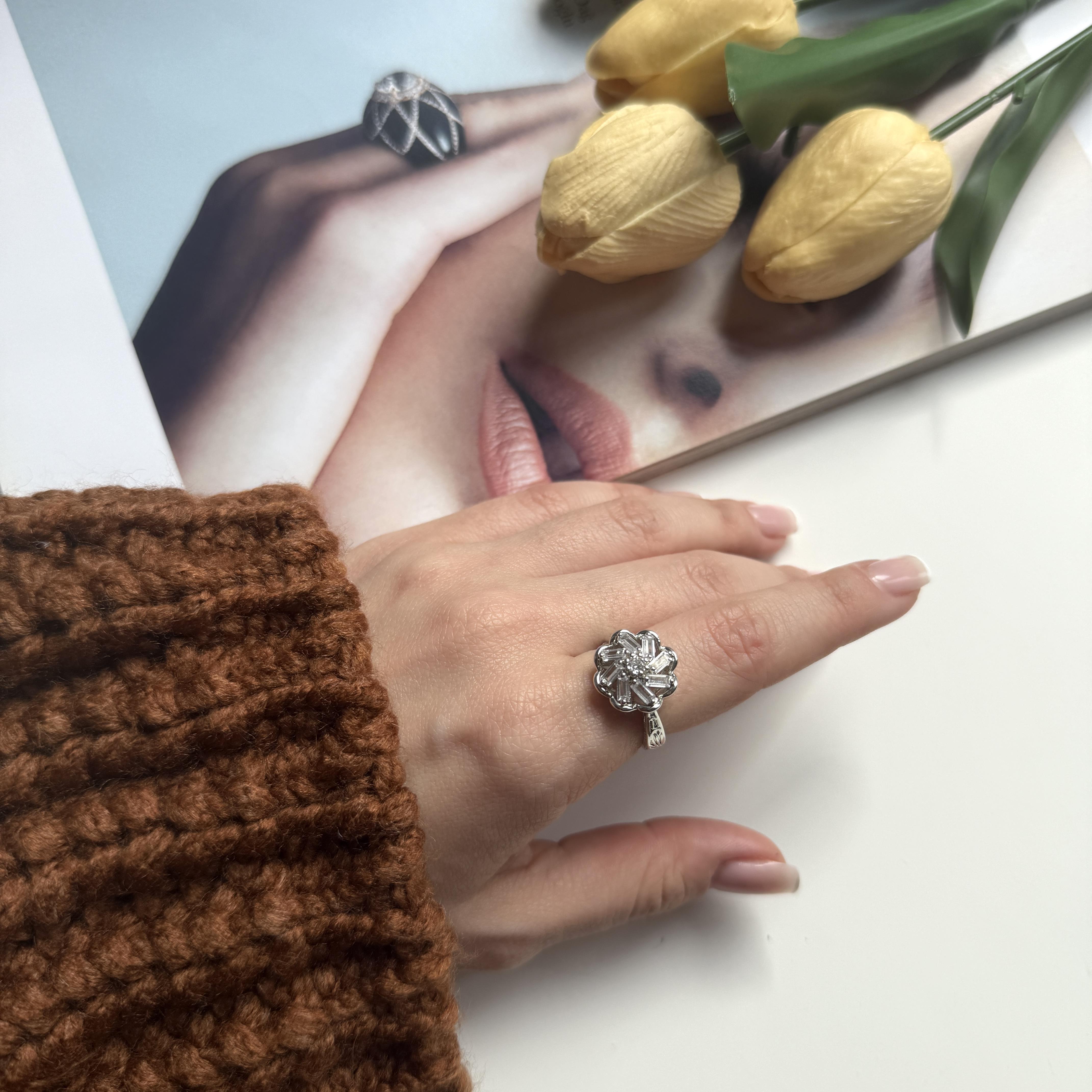 Silver Baget Taşlı Çiçek Yüzük