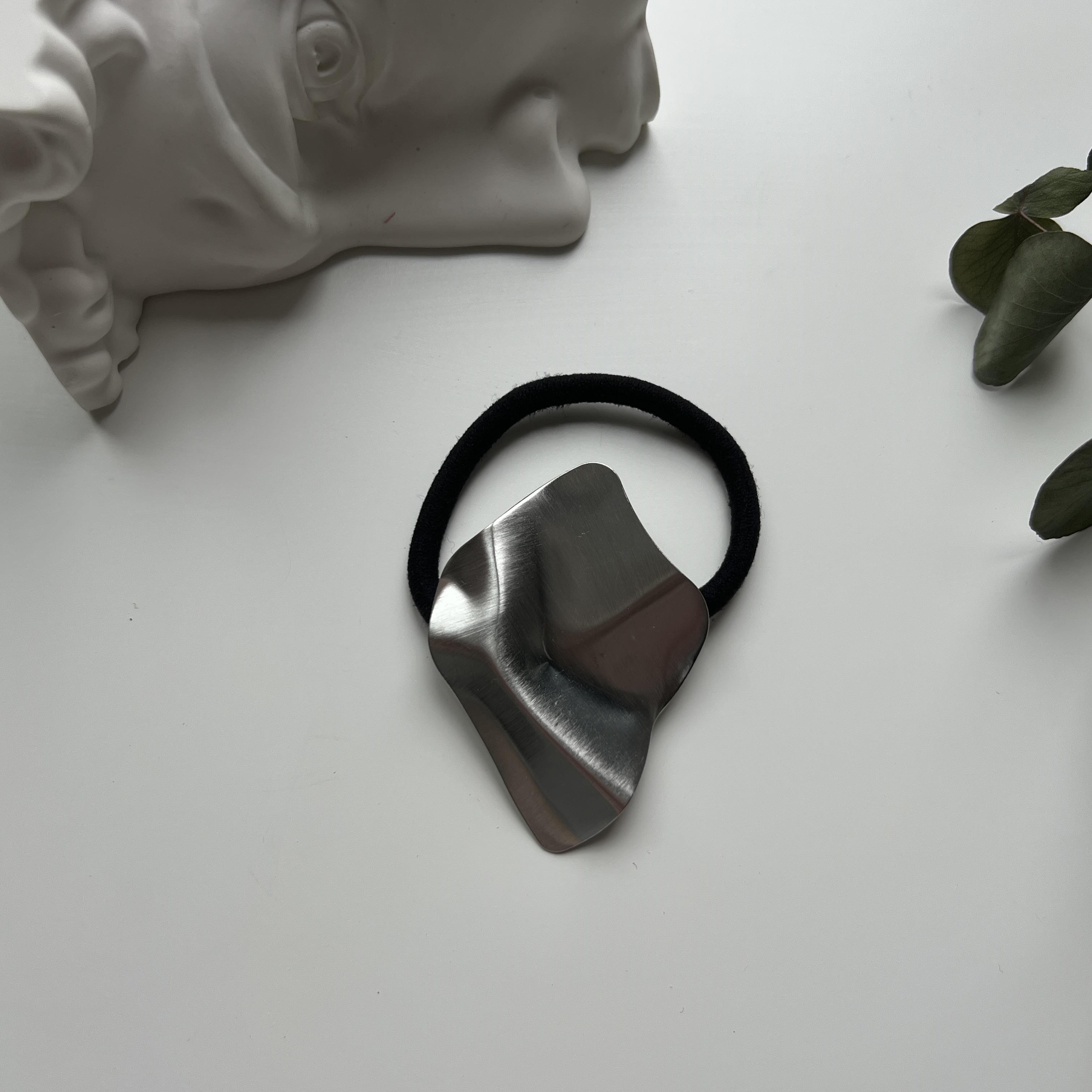 Silver Dalgalı Asimetrik Lastik Toka