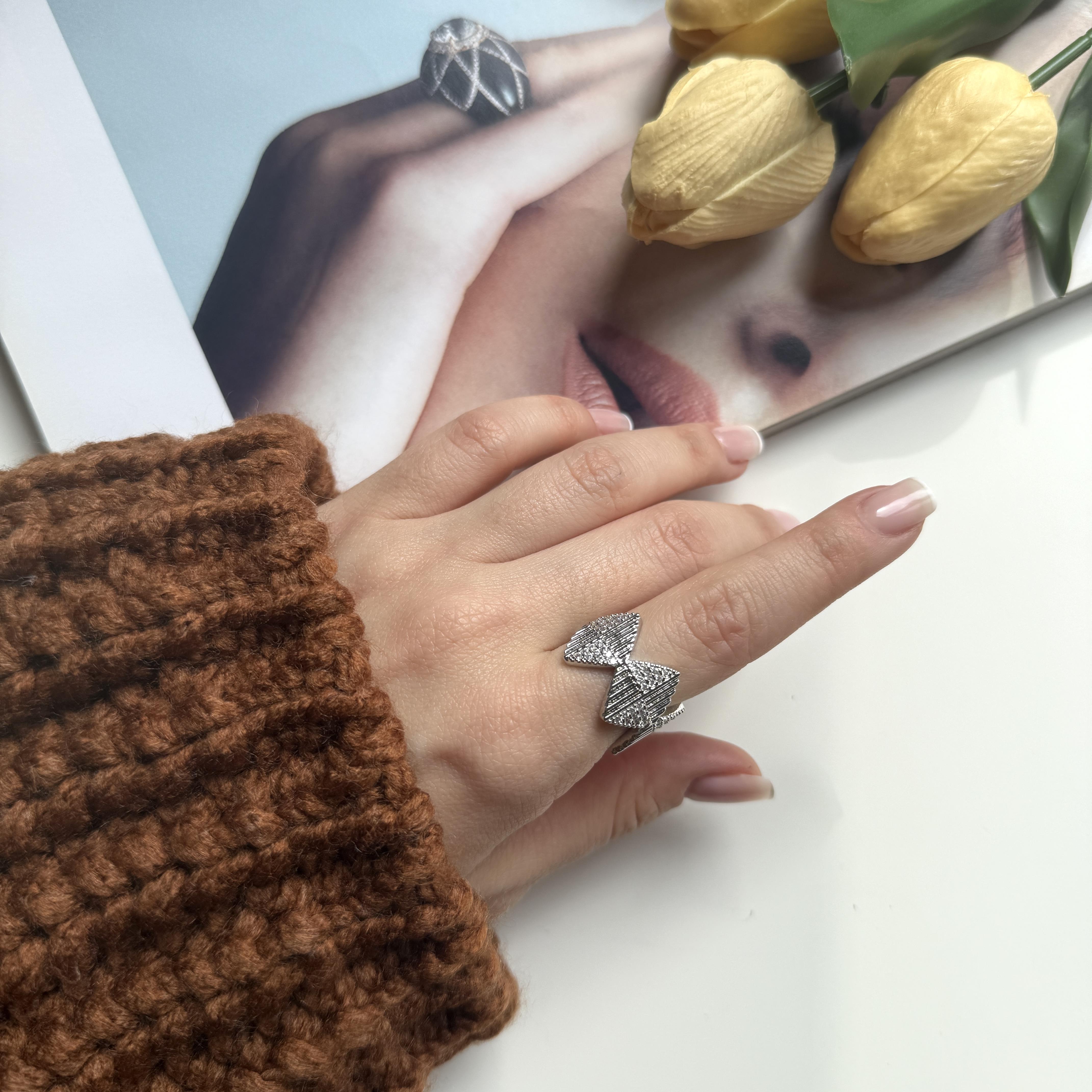 Silver Dokulu Taşlı Yüzük