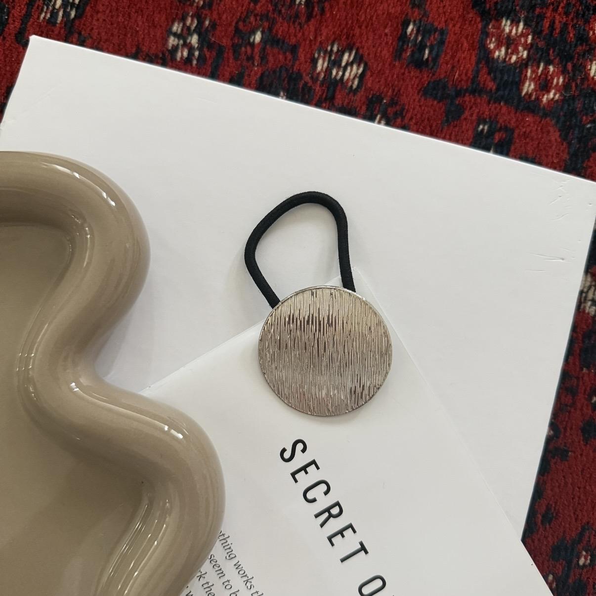 Silver Dokulu Yuvarlak Lastik Toka